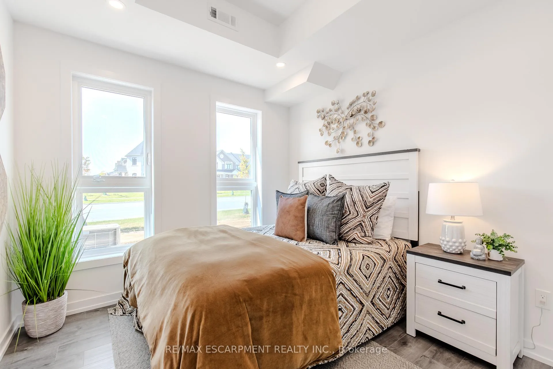 Photo 16 of 243 Burke Street, Hamilton, Waterdown — HOMEH