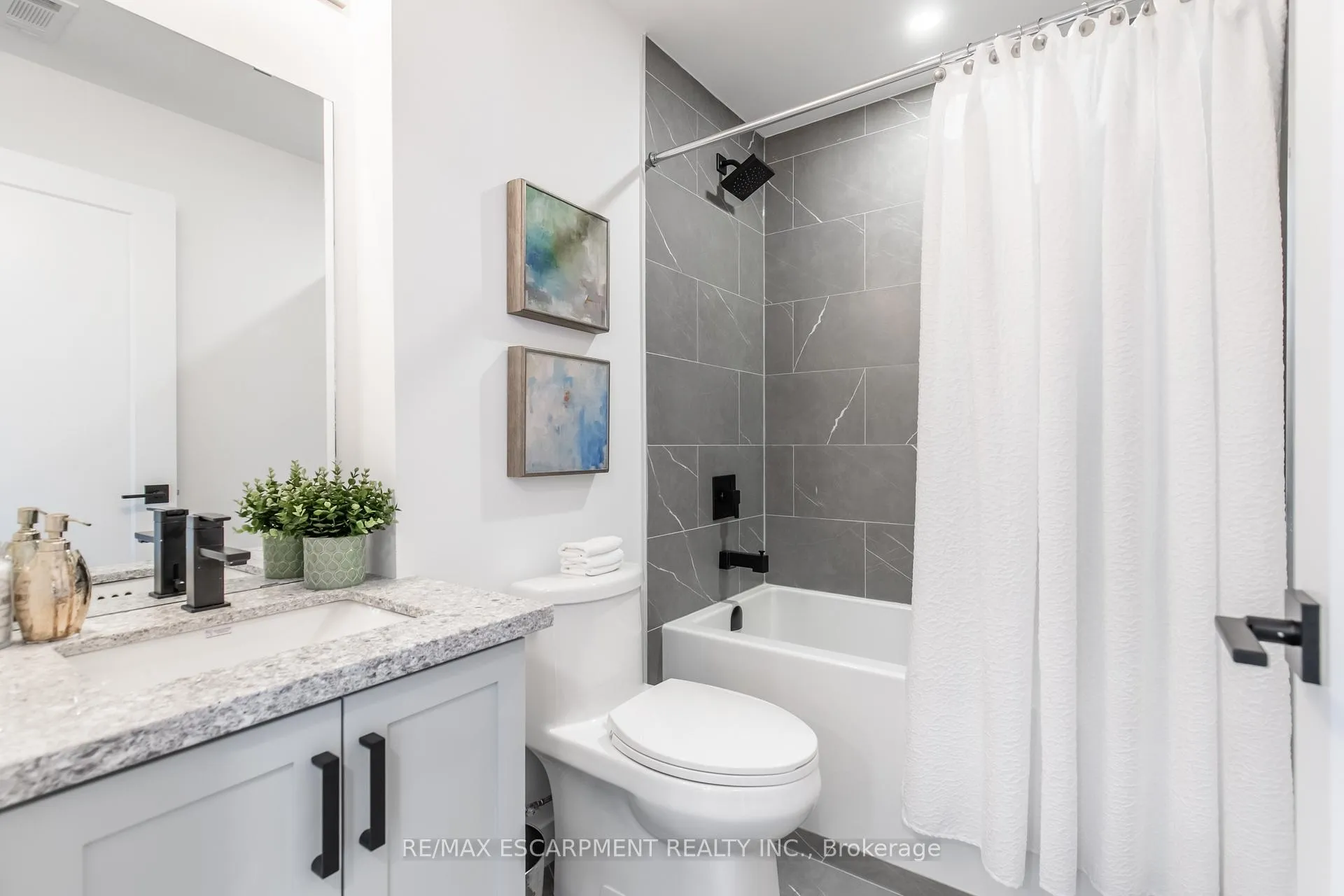 Photo 18 of 243 Burke Street, Hamilton, Waterdown — HOMEH