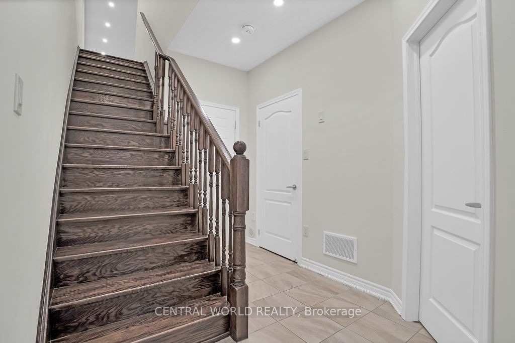 Photo 6 of 378 Arthur Bonner Avenue, Markham, Cornell — HOMEH