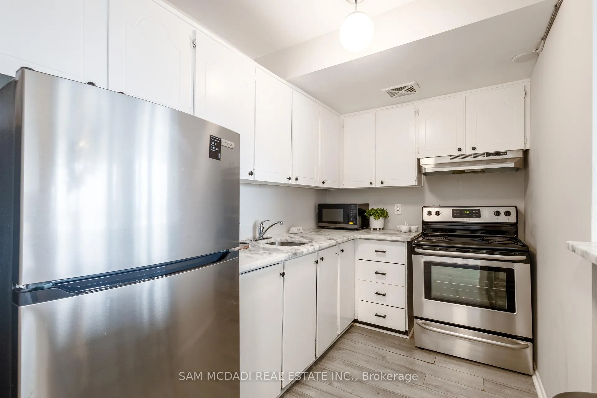 Photo 7 of Unit 2008, 150 Charlton Avenue E, Hamilton, Corktown — HOMEH