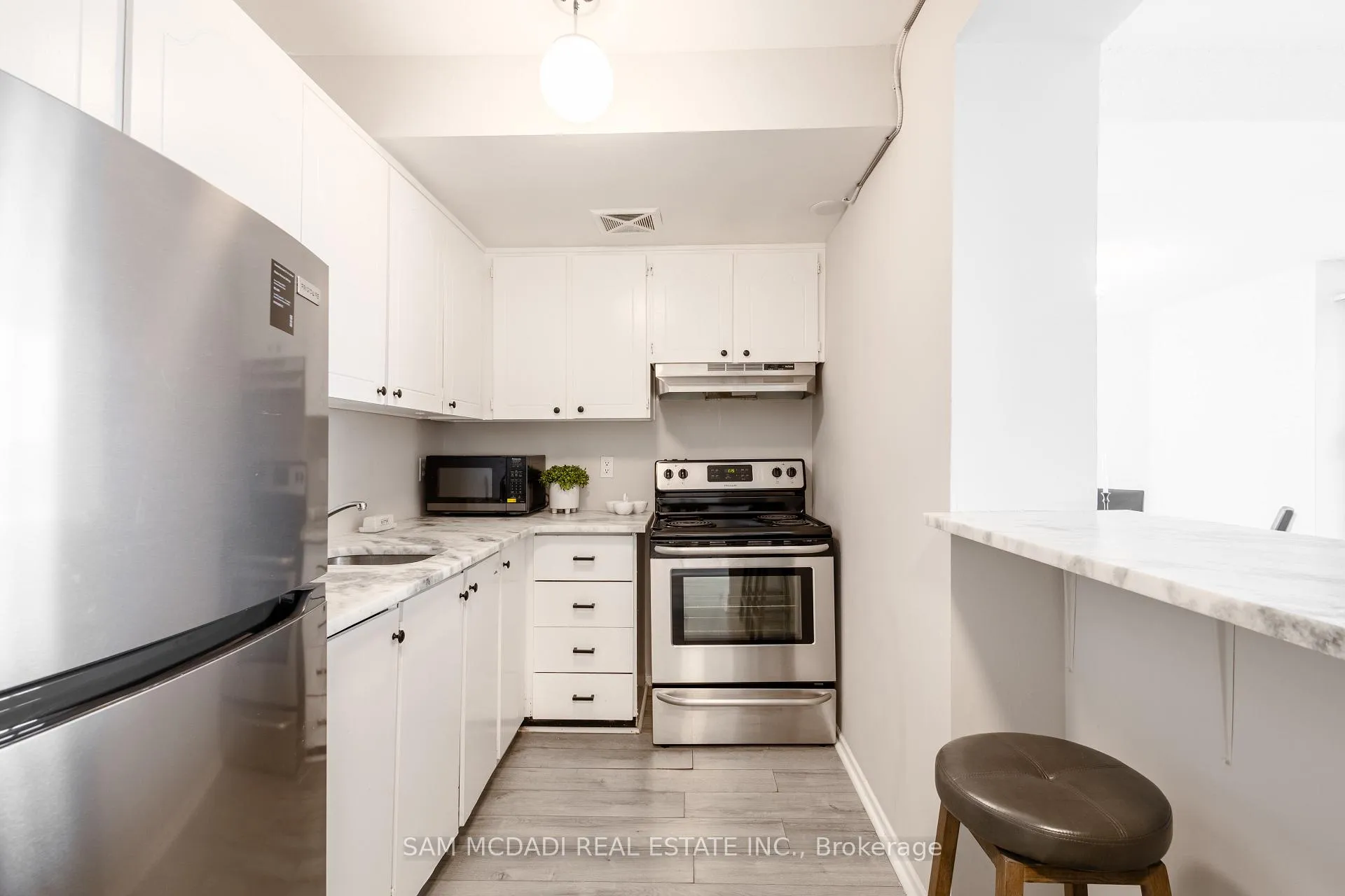 Photo 9 of Unit 2008, 150 Charlton Avenue E, Hamilton, Corktown — HOMEH