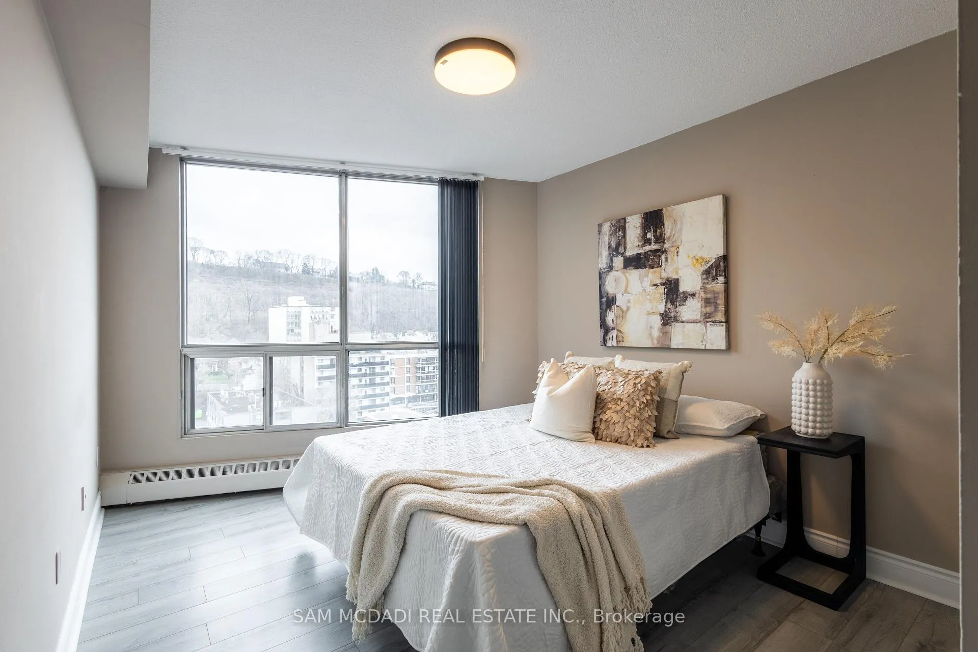 Photo 13 of Unit 2008, 150 Charlton Avenue E, Hamilton, Corktown — HOMEH