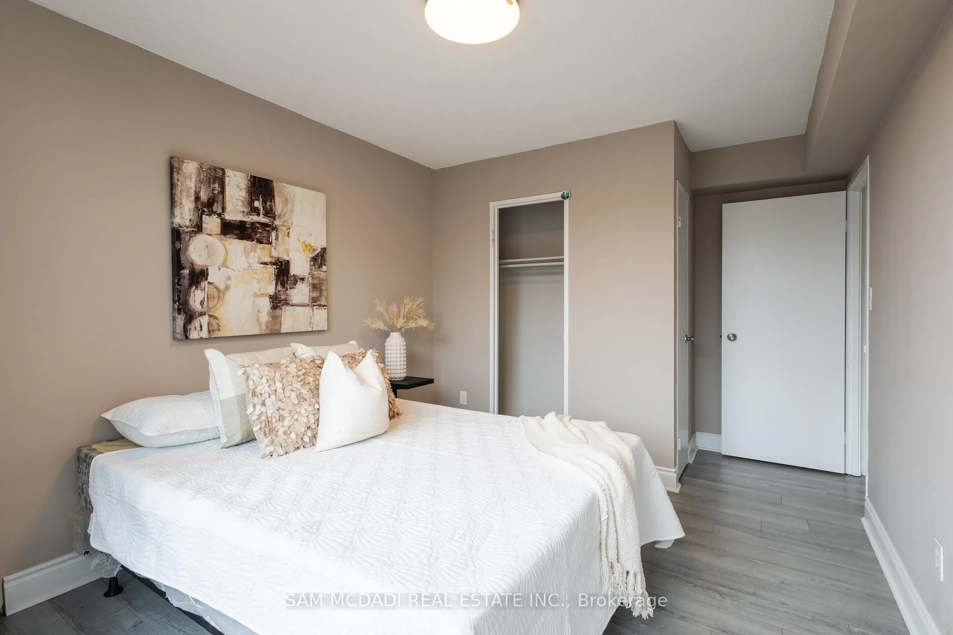Photo 14 of Unit 2008, 150 Charlton Avenue E, Hamilton, Corktown — HOMEH