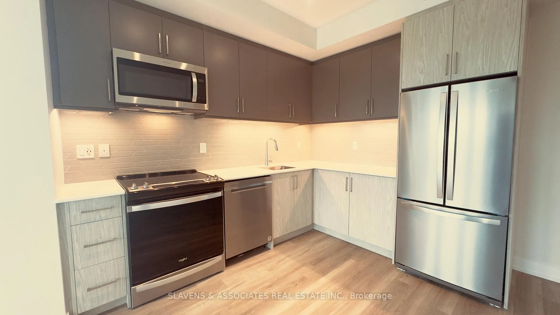 Photo 6 of Unit 606, 41 Johnson Street, Barrie, North Shore — HOMEH