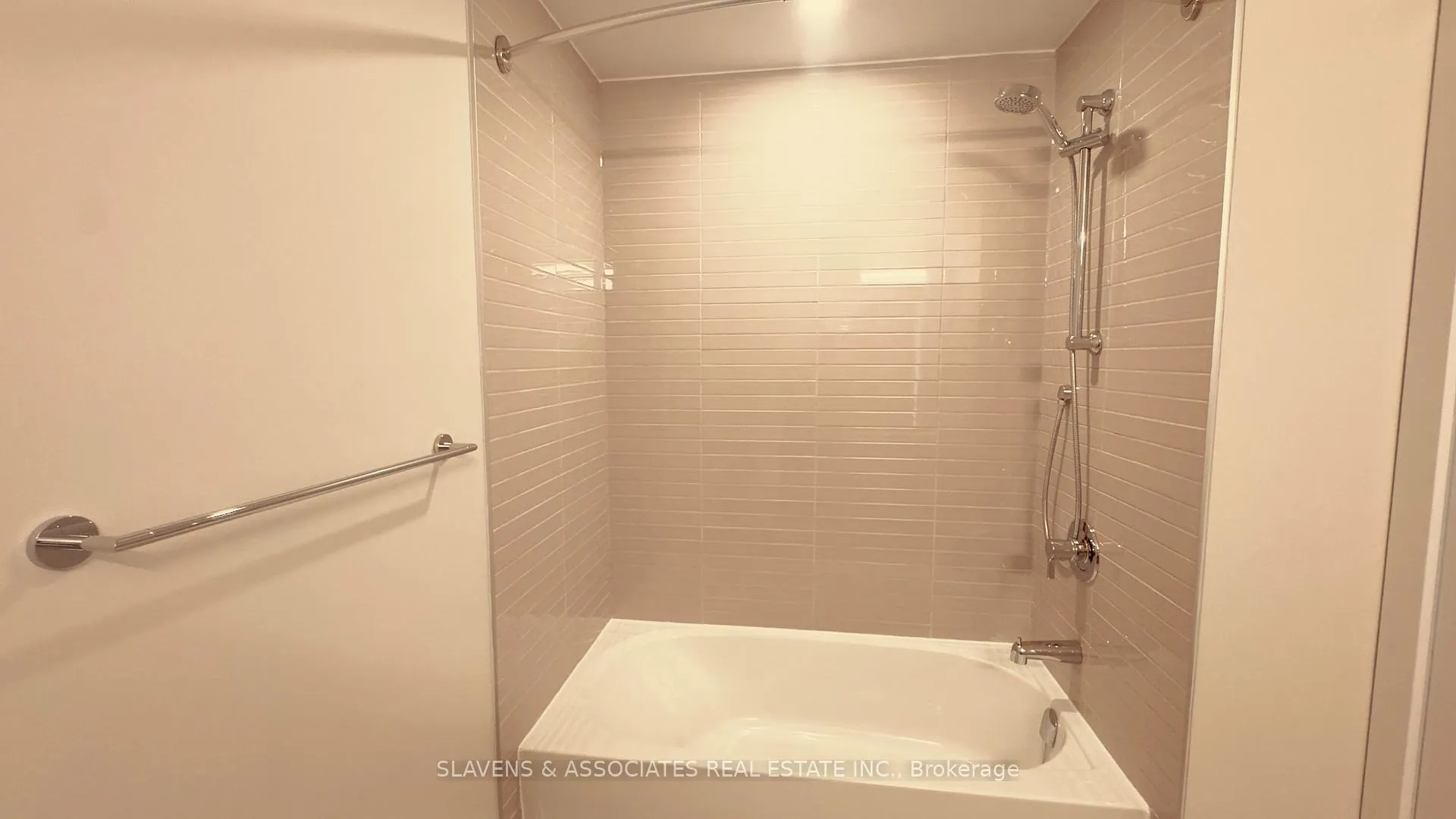 Photo 15 of Unit 606, 41 Johnson Street, Barrie, North Shore — HOMEH