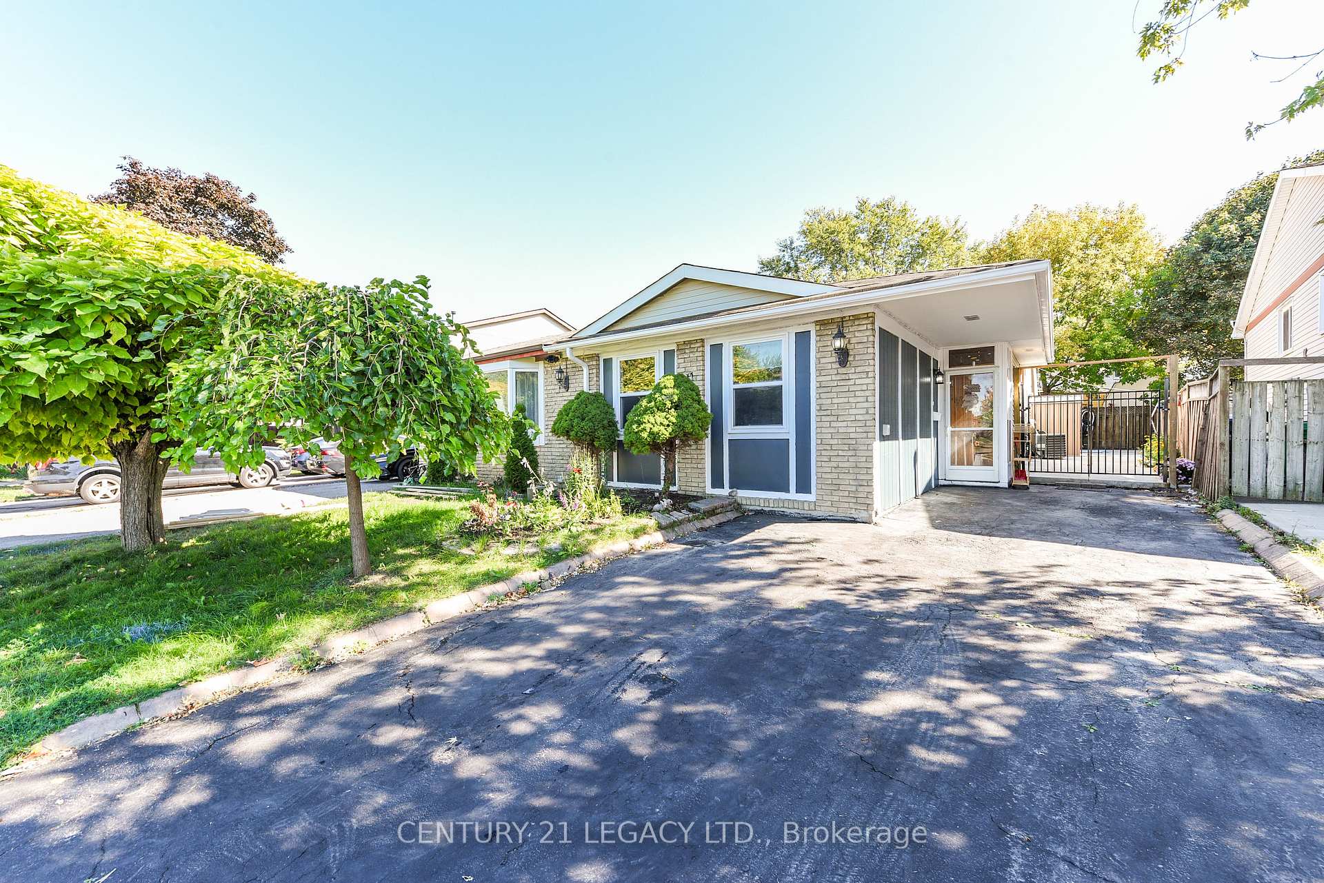 Photo 2 of 11 Bruce Beer Drive, Brampton, Madoc — HOMEH
