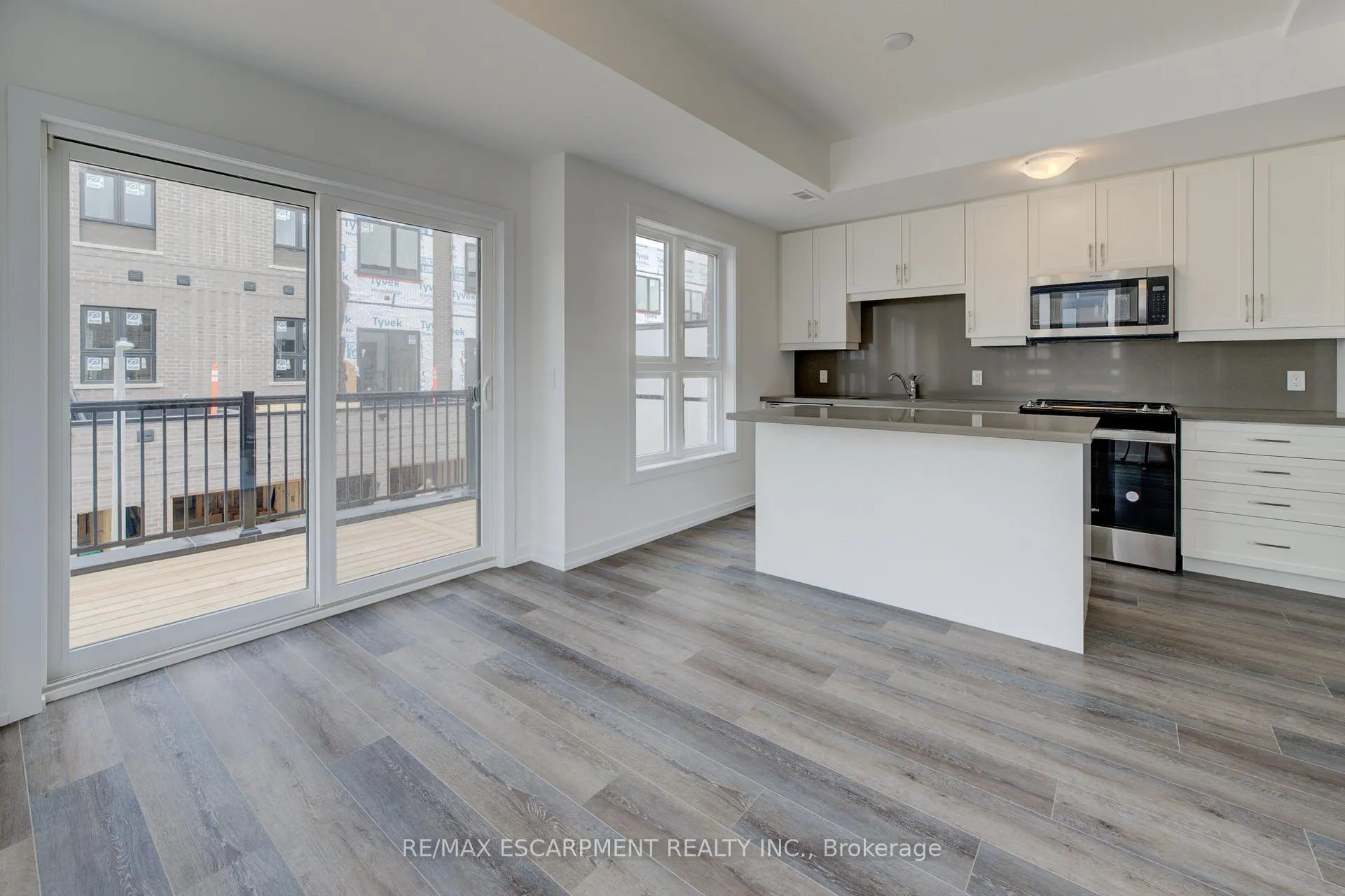 Photo 5 of 251 Burke Street, Hamilton, Waterdown — HOMEH
