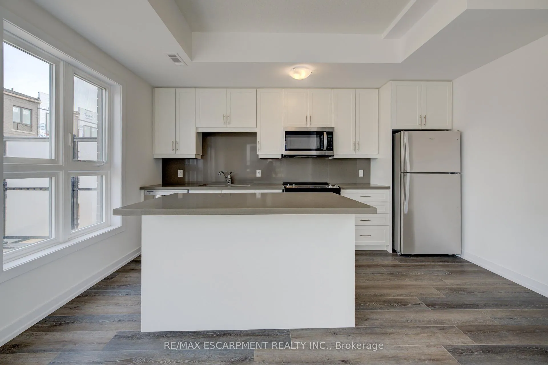 Photo 6 of 251 Burke Street, Hamilton, Waterdown — HOMEH