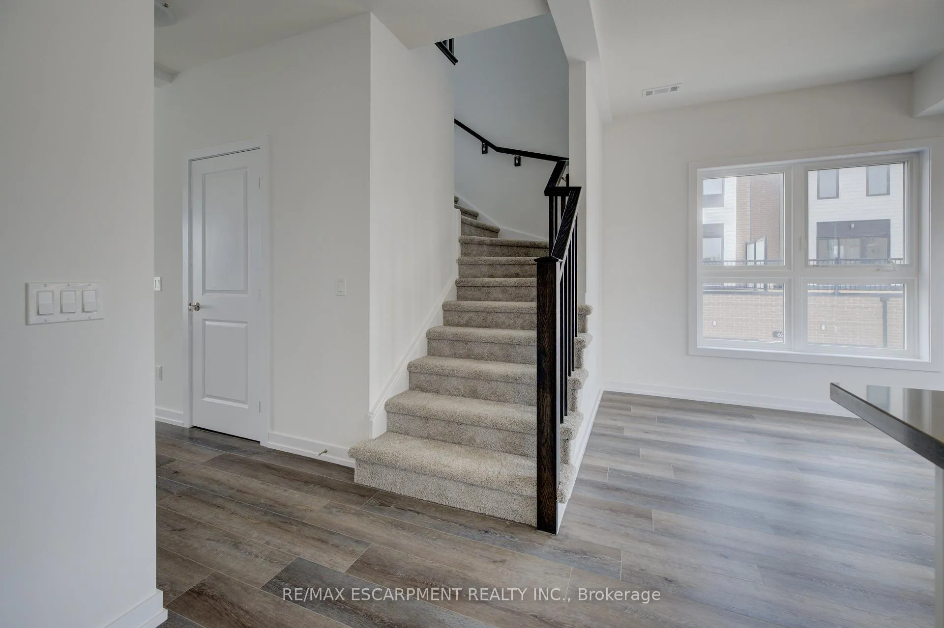 Photo 8 of 251 Burke Street, Hamilton, Waterdown — HOMEH