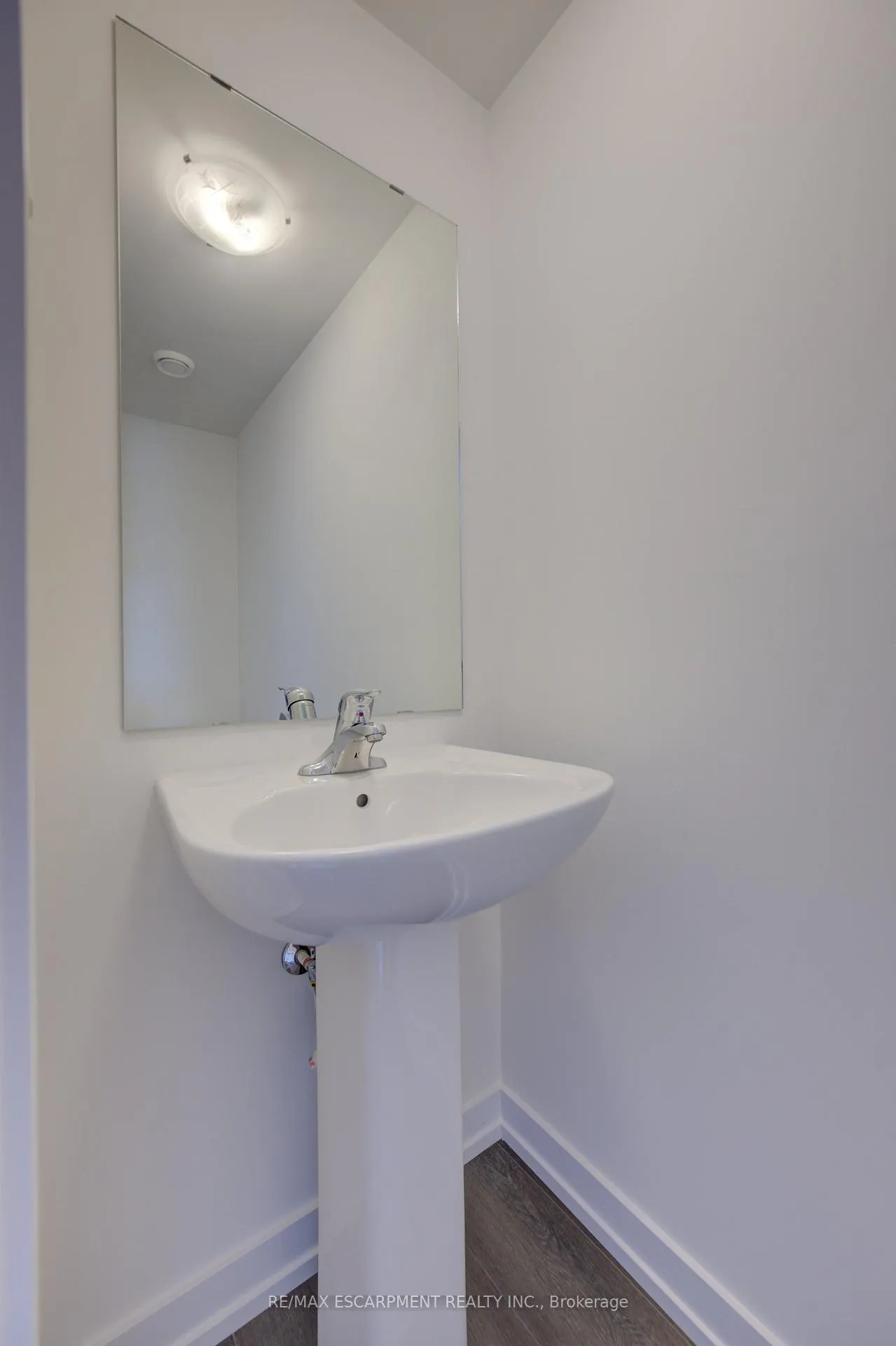Photo 11 of 251 Burke Street, Hamilton, Waterdown — HOMEH