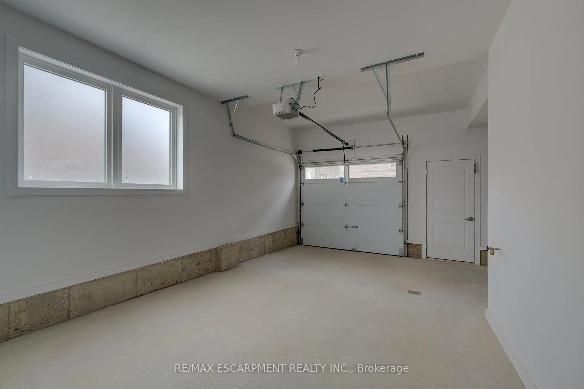 Photo 12 of 251 Burke Street, Hamilton, Waterdown — HOMEH