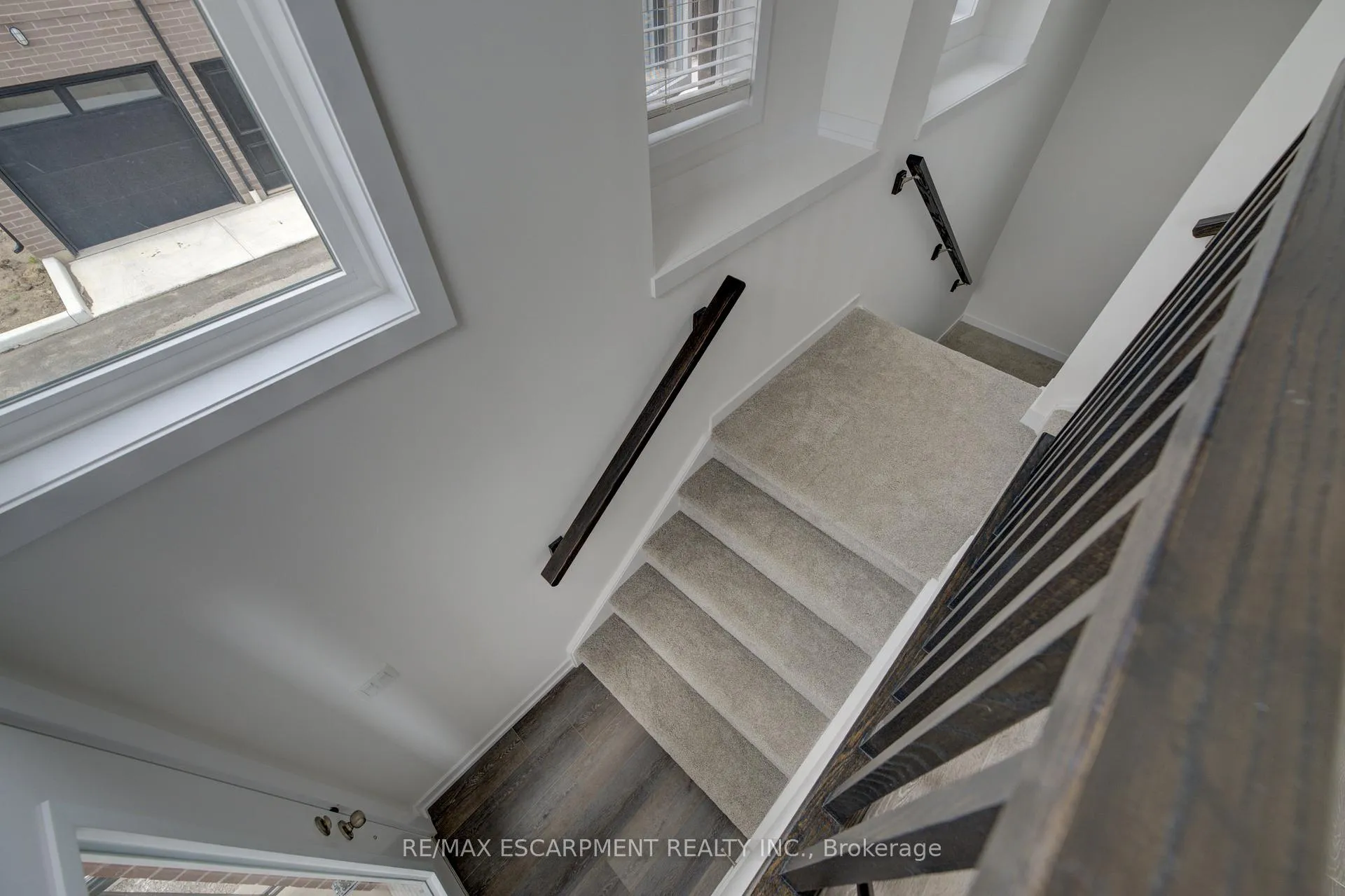 Photo 19 of 251 Burke Street, Hamilton, Waterdown — HOMEH