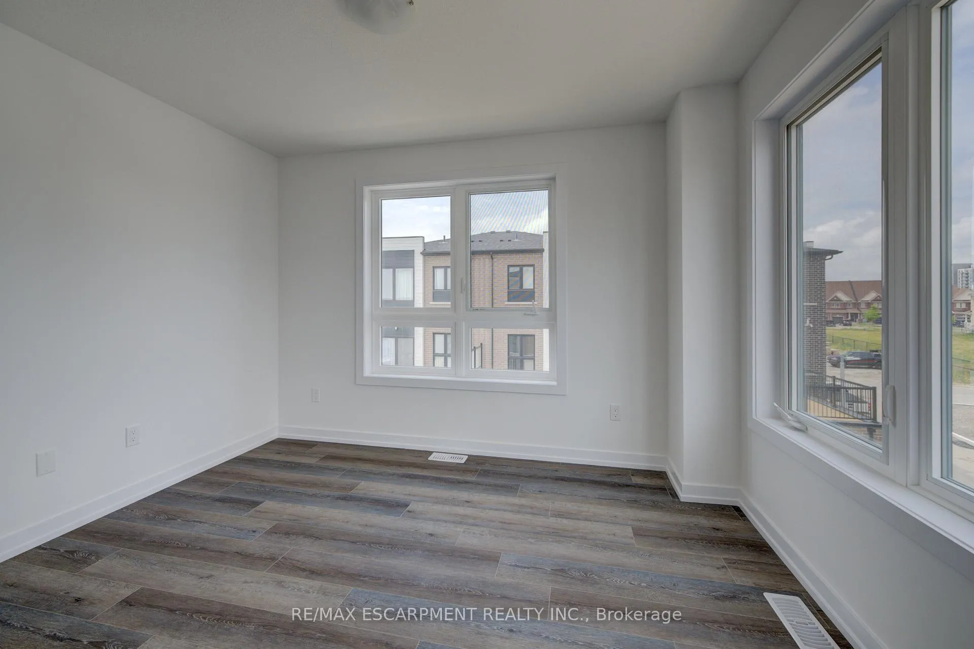 Photo 20 of 251 Burke Street, Hamilton, Waterdown — HOMEH