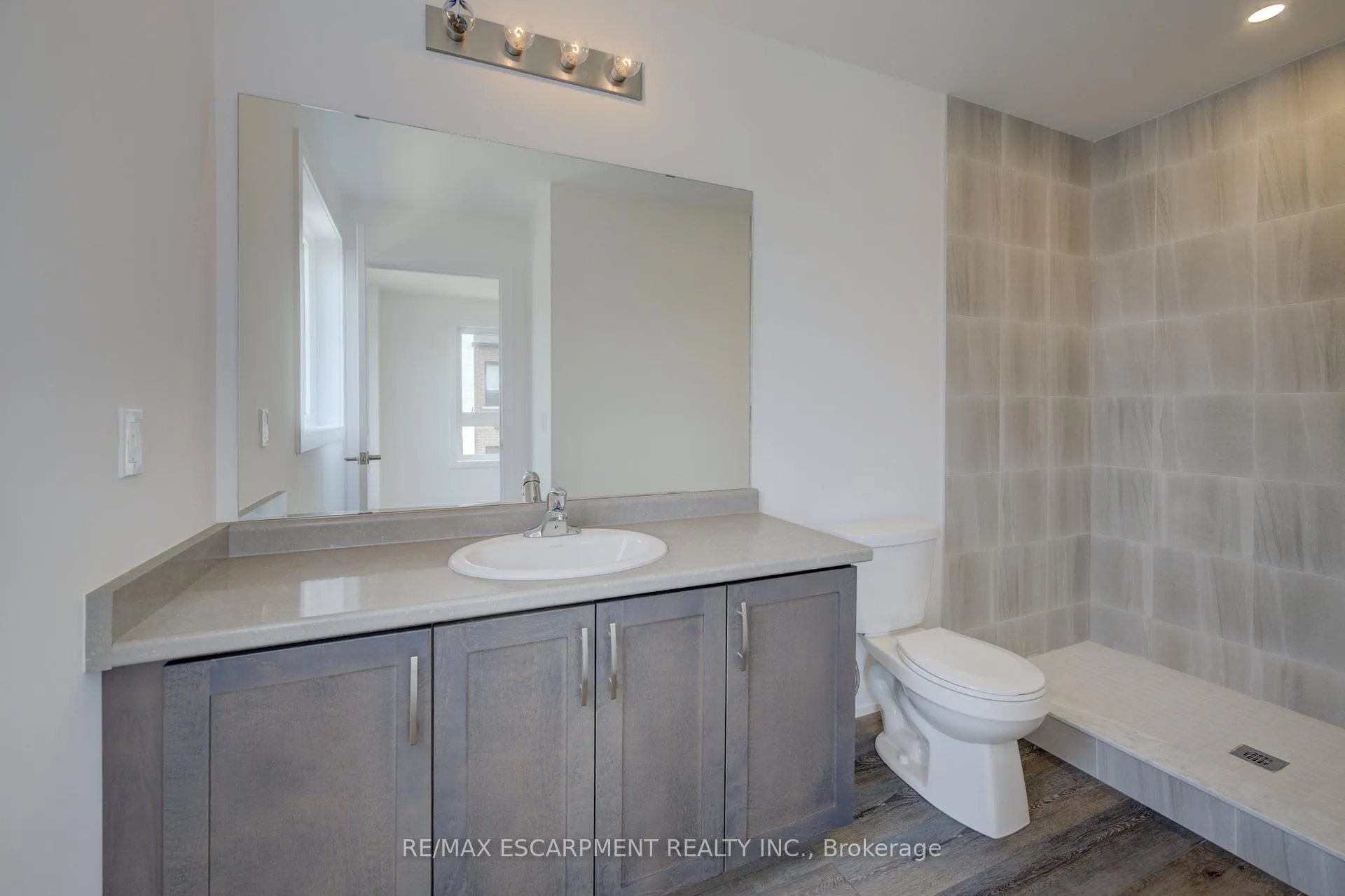 Photo 24 of 251 Burke Street, Hamilton, Waterdown — HOMEH