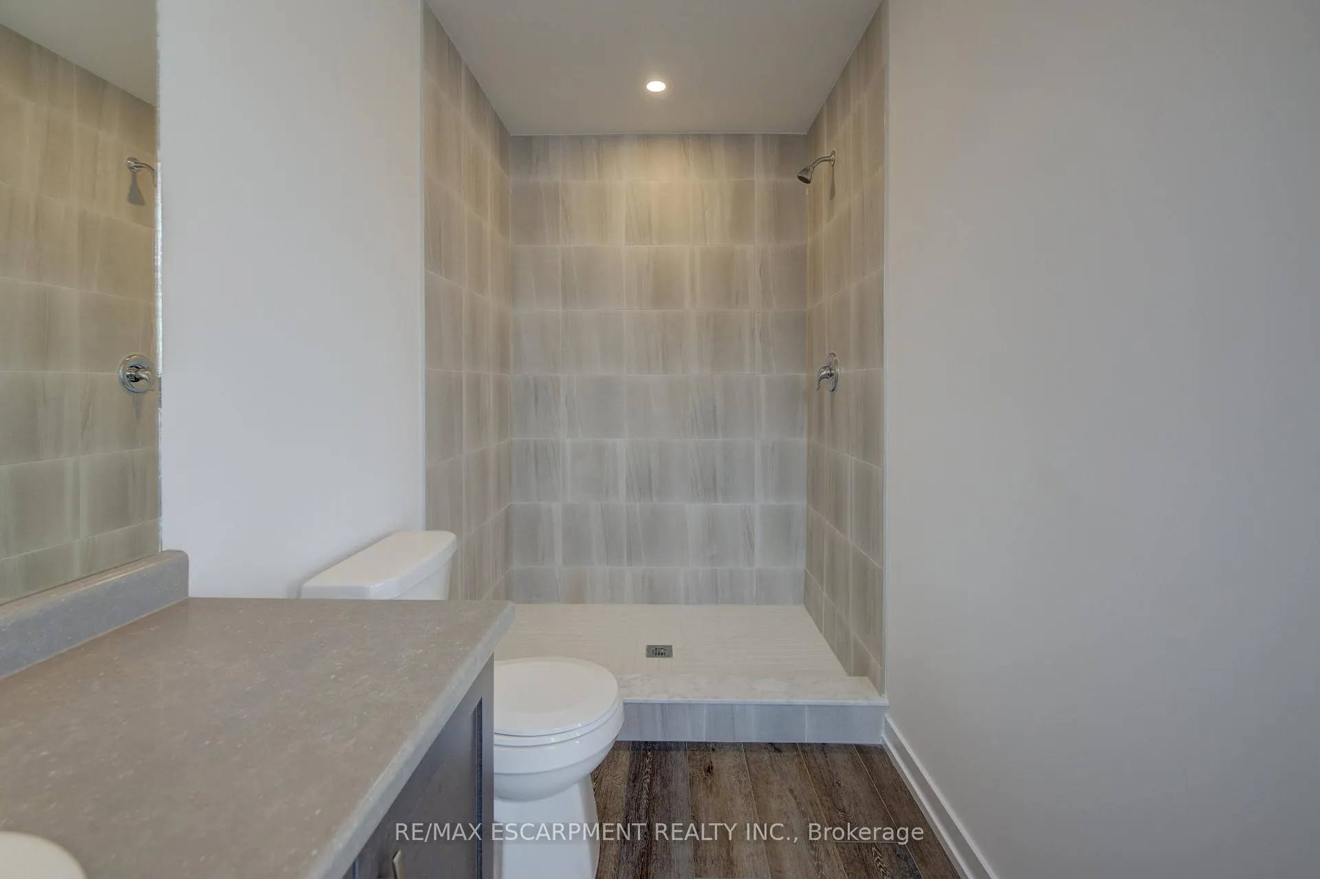 Photo 25 of 251 Burke Street, Hamilton, Waterdown — HOMEH