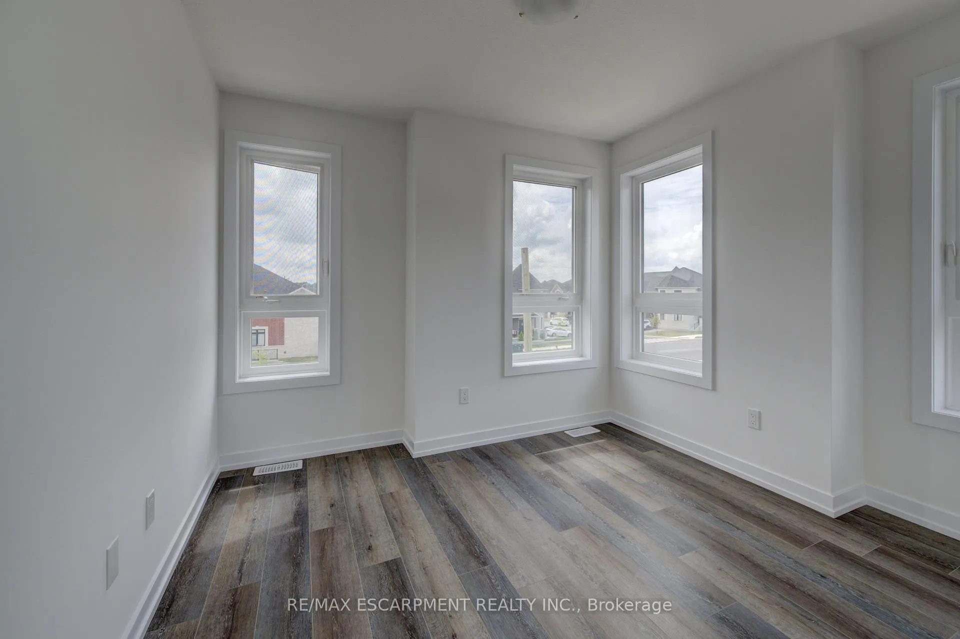 Photo 26 of 251 Burke Street, Hamilton, Waterdown — HOMEH