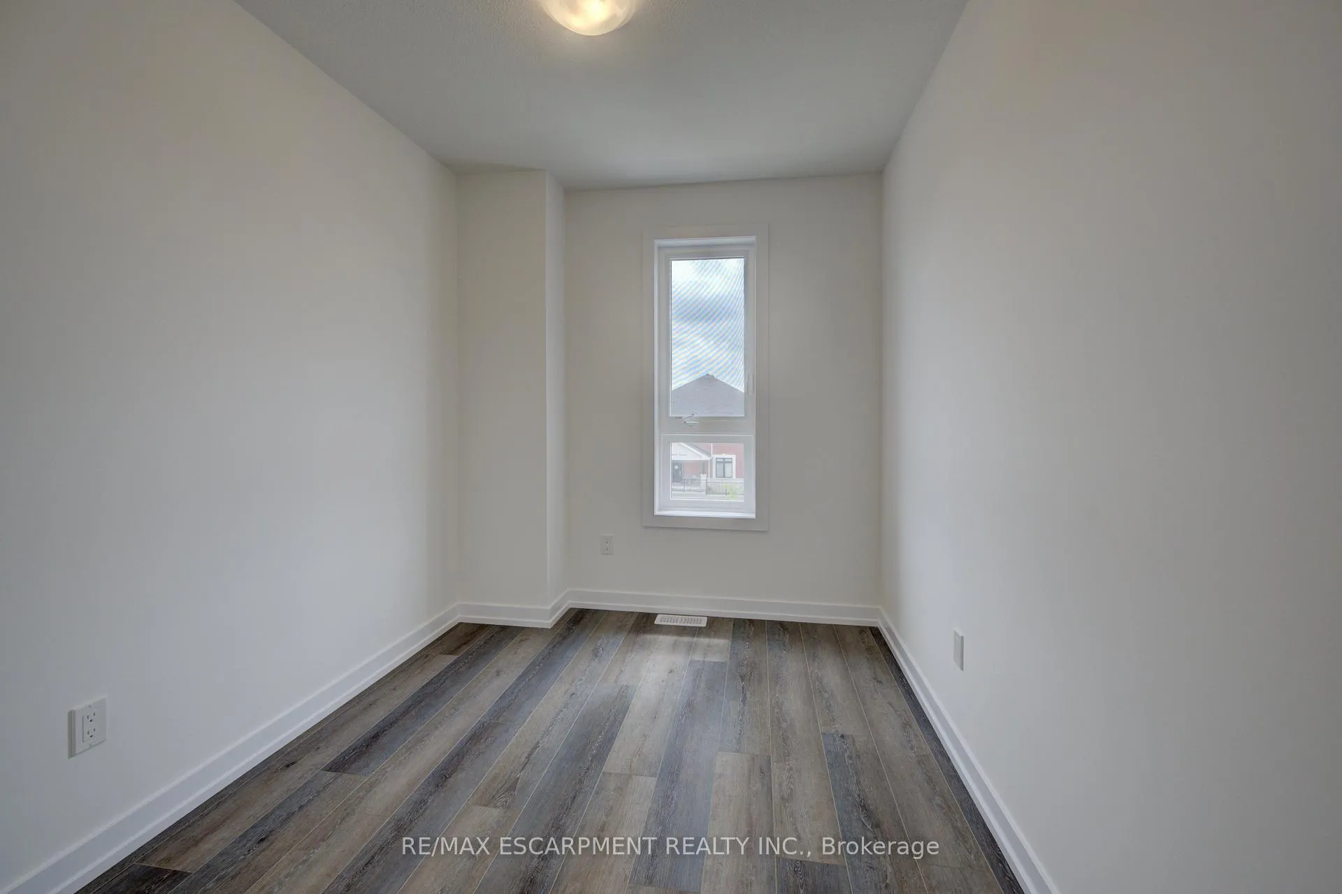 Photo 29 of 251 Burke Street, Hamilton, Waterdown — HOMEH