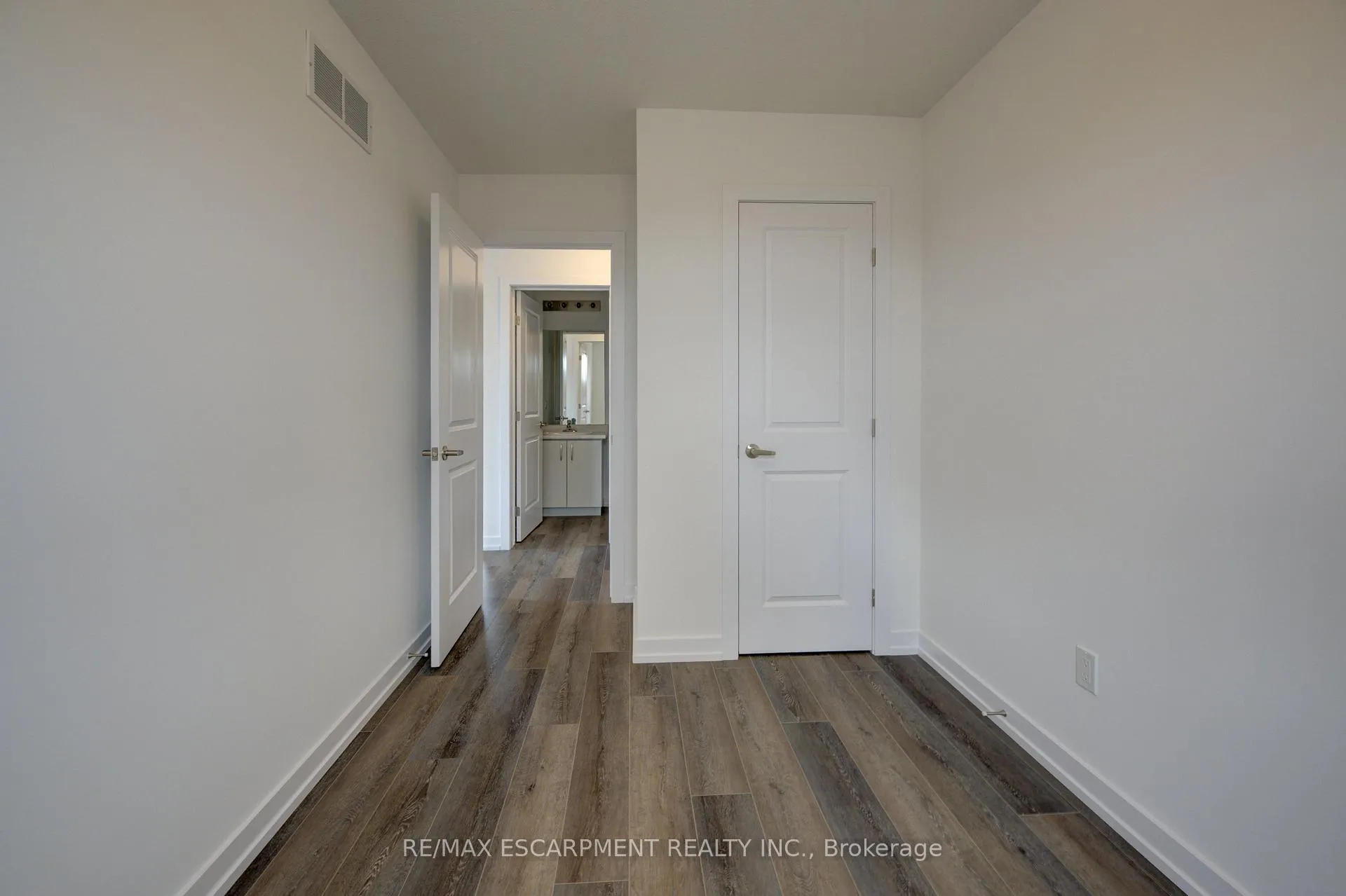 Photo 30 of 251 Burke Street, Hamilton, Waterdown — HOMEH