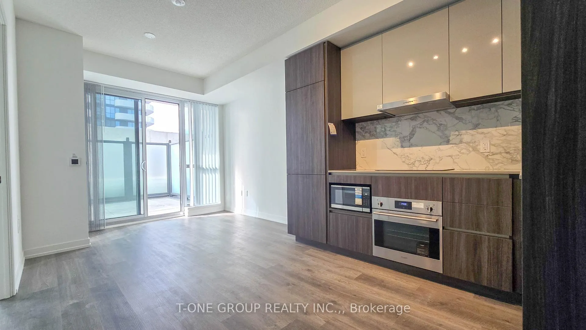 Photo 1 of Unit 518, 8 Interchange Way, Vaughan, Vaughan Corporate Centre — HOMEH