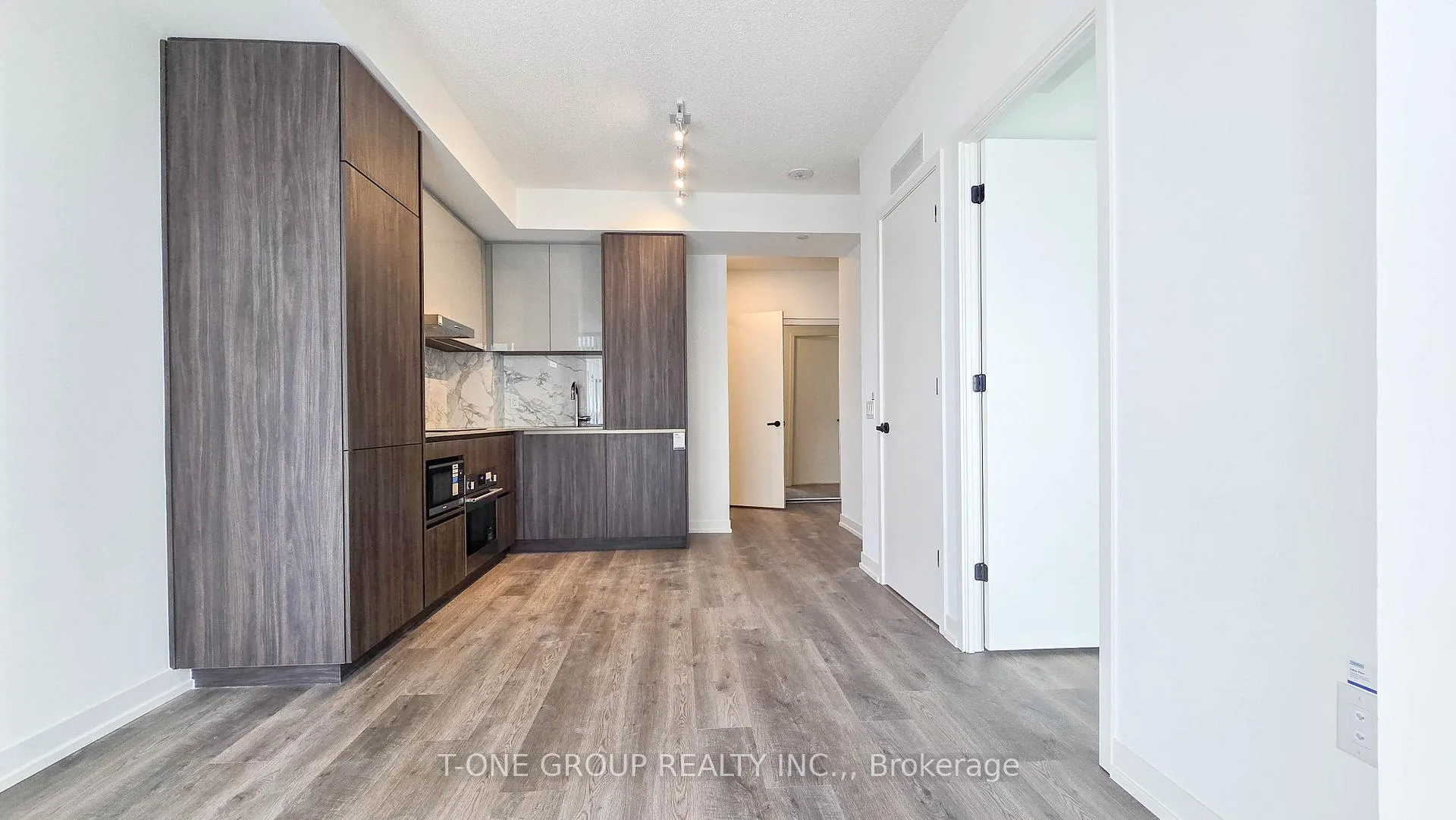 Photo 6 of Unit 518, 8 Interchange Way, Vaughan, Vaughan Corporate Centre — HOMEH