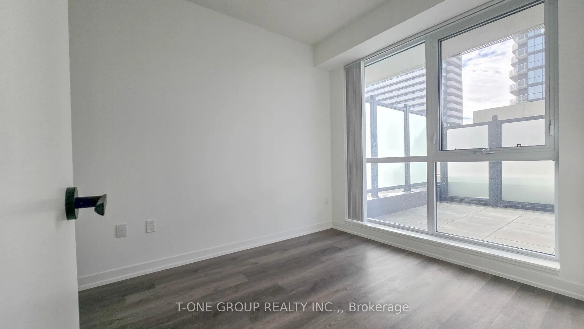 Photo 7 of Unit 518, 8 Interchange Way, Vaughan, Vaughan Corporate Centre — HOMEH