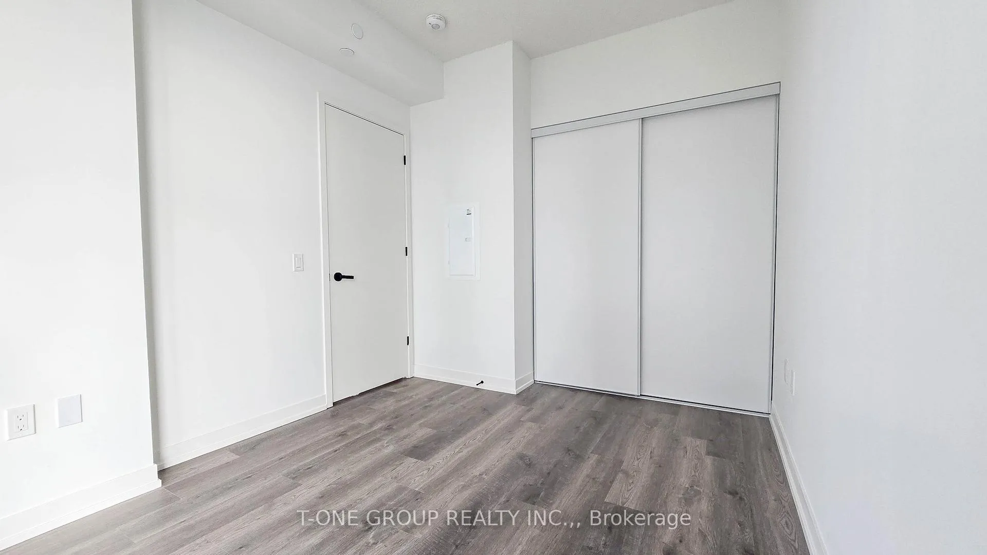 Photo 8 of Unit 518, 8 Interchange Way, Vaughan, Vaughan Corporate Centre — HOMEH