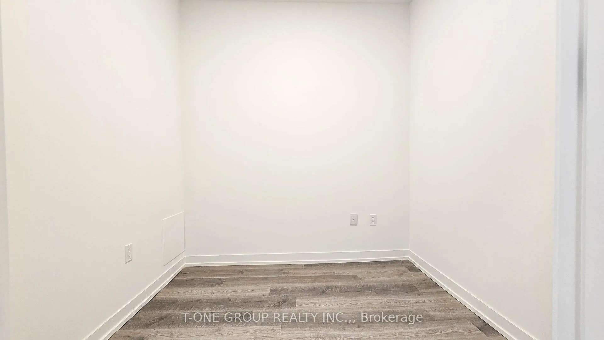 Photo 9 of Unit 518, 8 Interchange Way, Vaughan, Vaughan Corporate Centre — HOMEH