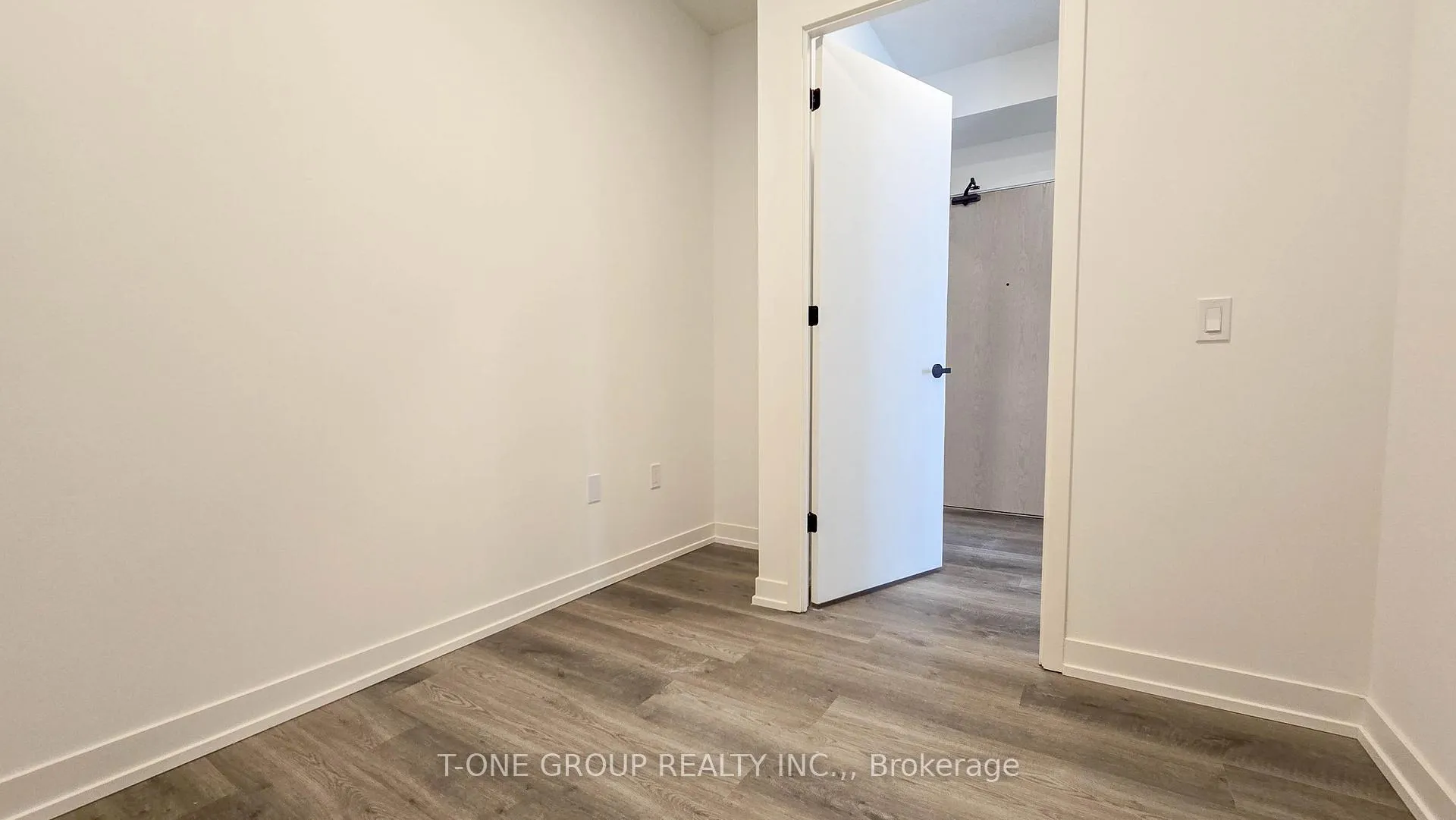 Photo 10 of Unit 518, 8 Interchange Way, Vaughan, Vaughan Corporate Centre — HOMEH