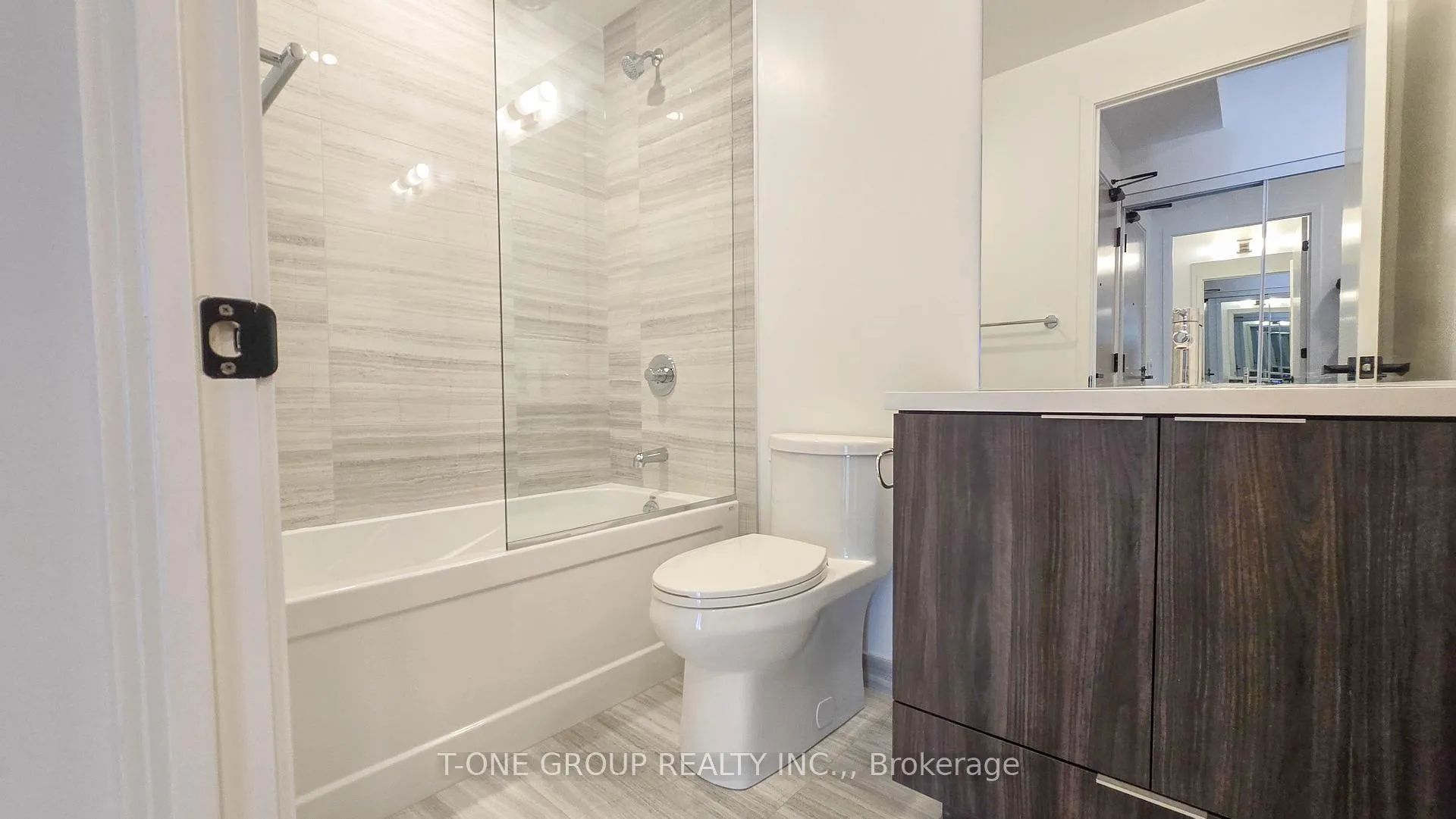 Photo 11 of Unit 518, 8 Interchange Way, Vaughan, Vaughan Corporate Centre — HOMEH