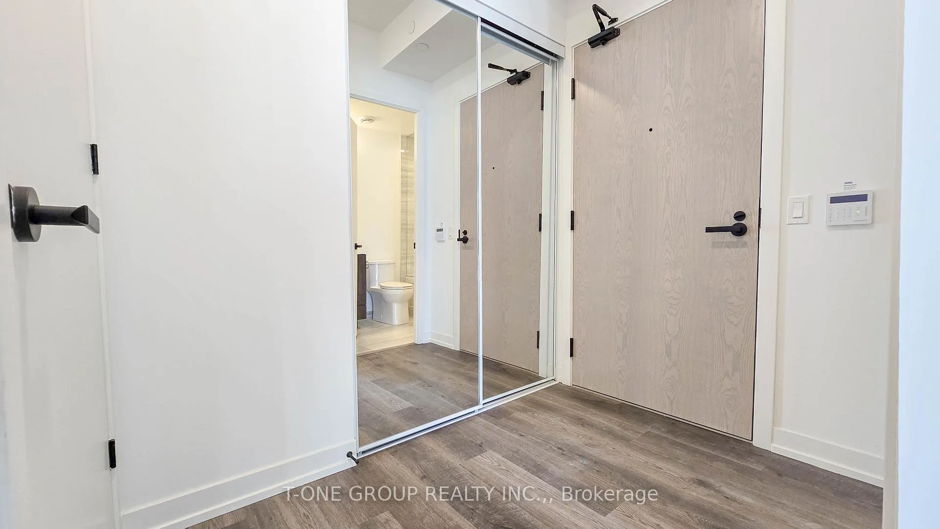 Photo 12 of Unit 518, 8 Interchange Way, Vaughan, Vaughan Corporate Centre — HOMEH