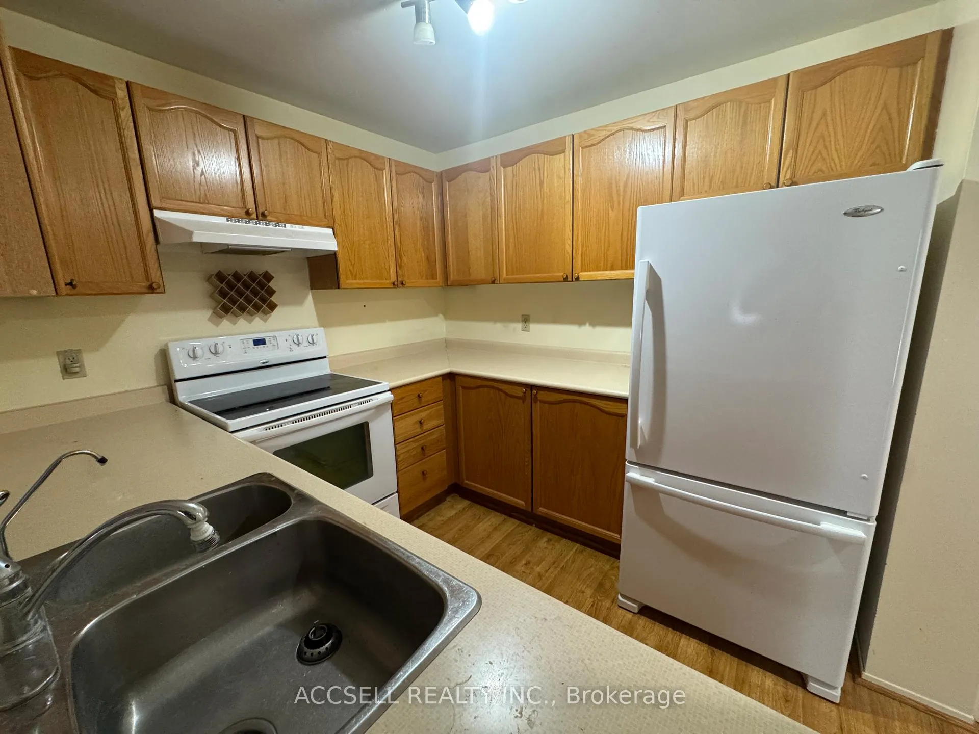 Photo 4 of Unit 23, 240 Highland Crescent, Kitchener — HOMEH