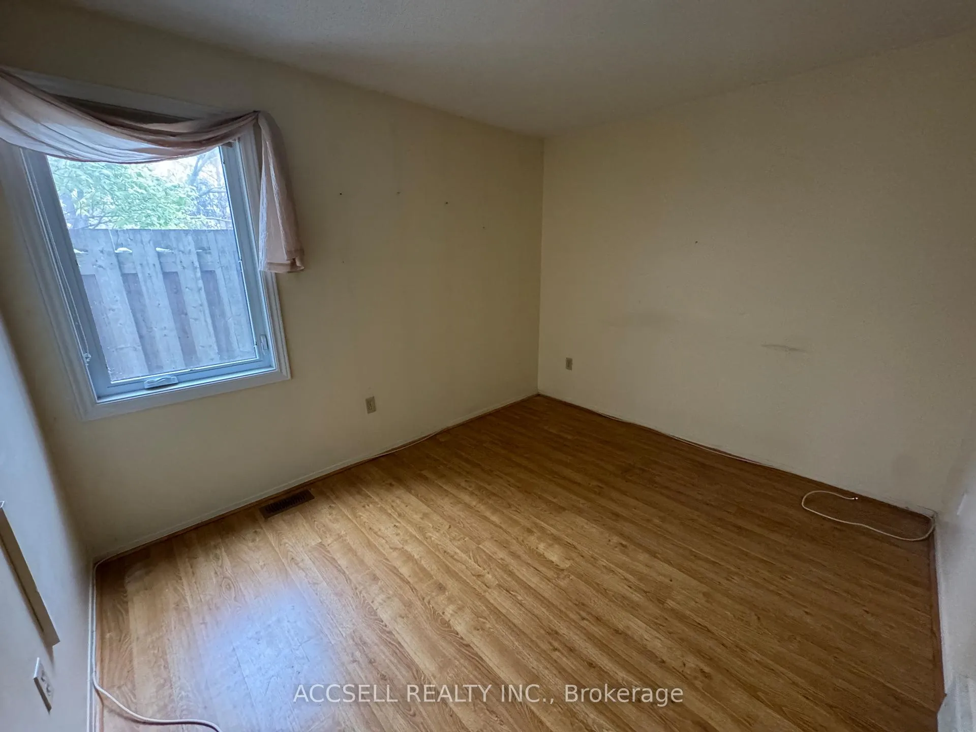 Photo 5 of Unit 23, 240 Highland Crescent, Kitchener — HOMEH