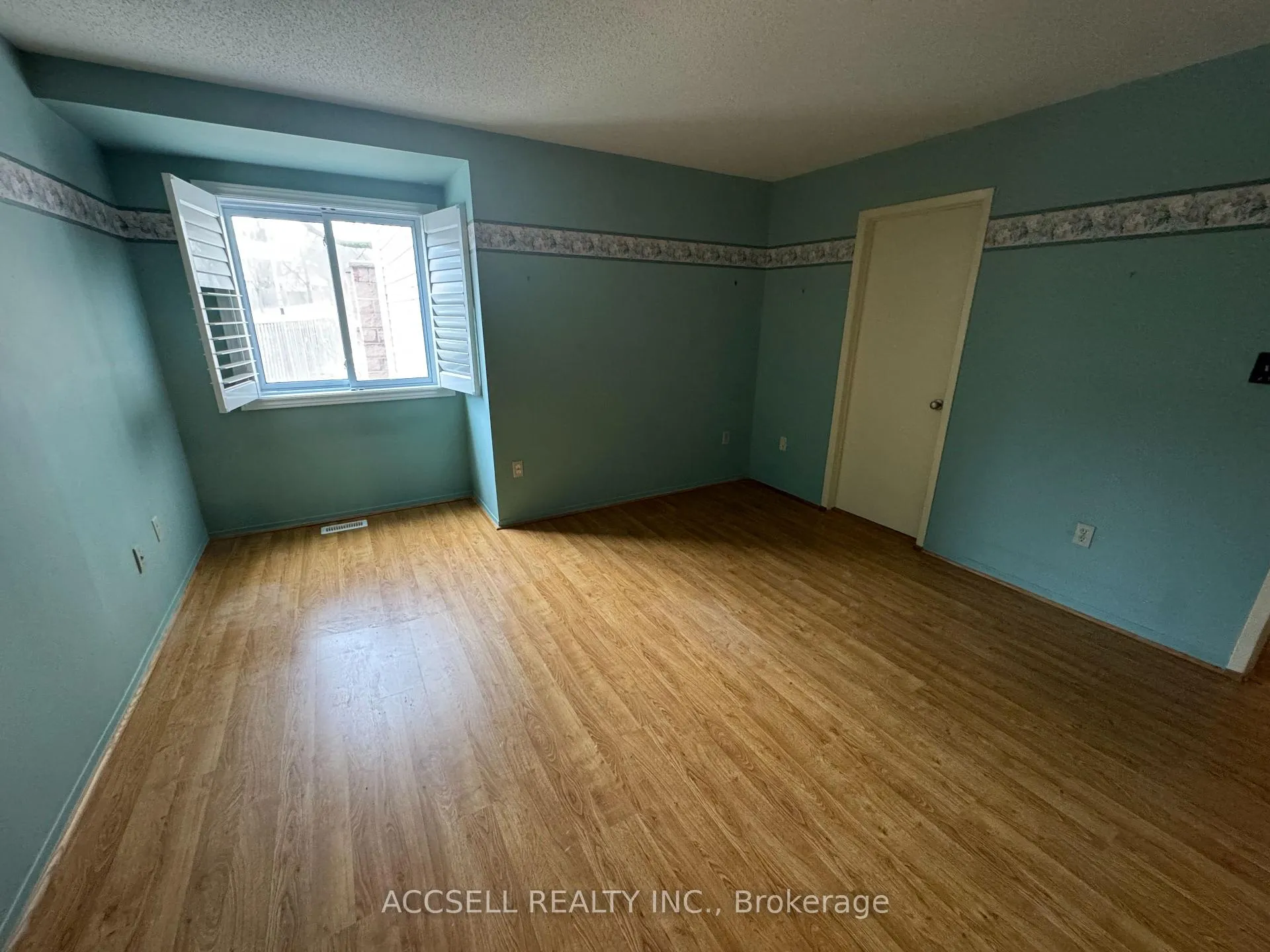 Photo 9 of Unit 23, 240 Highland Crescent, Kitchener — HOMEH