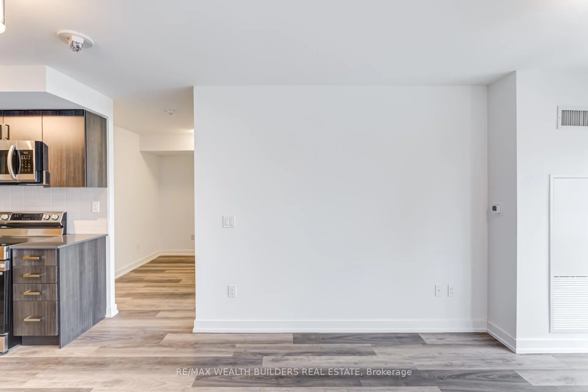Photo 7 of Unit 805, 1435 Celebration Drive, Pickering, Bay Ridges — HOMEH