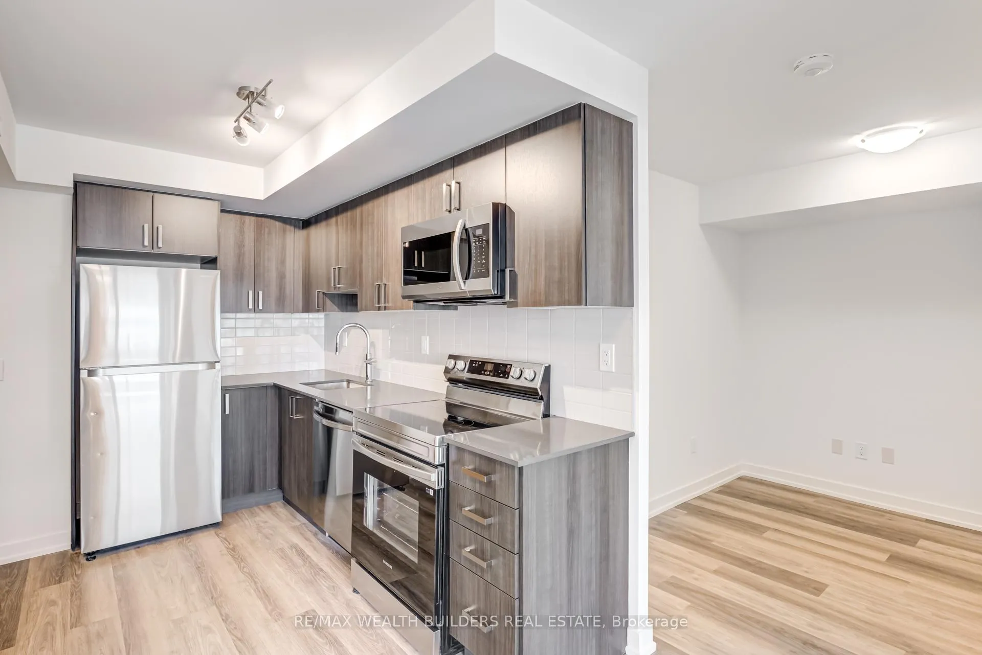Photo 8 of Unit 805, 1435 Celebration Drive, Pickering, Bay Ridges — HOMEH
