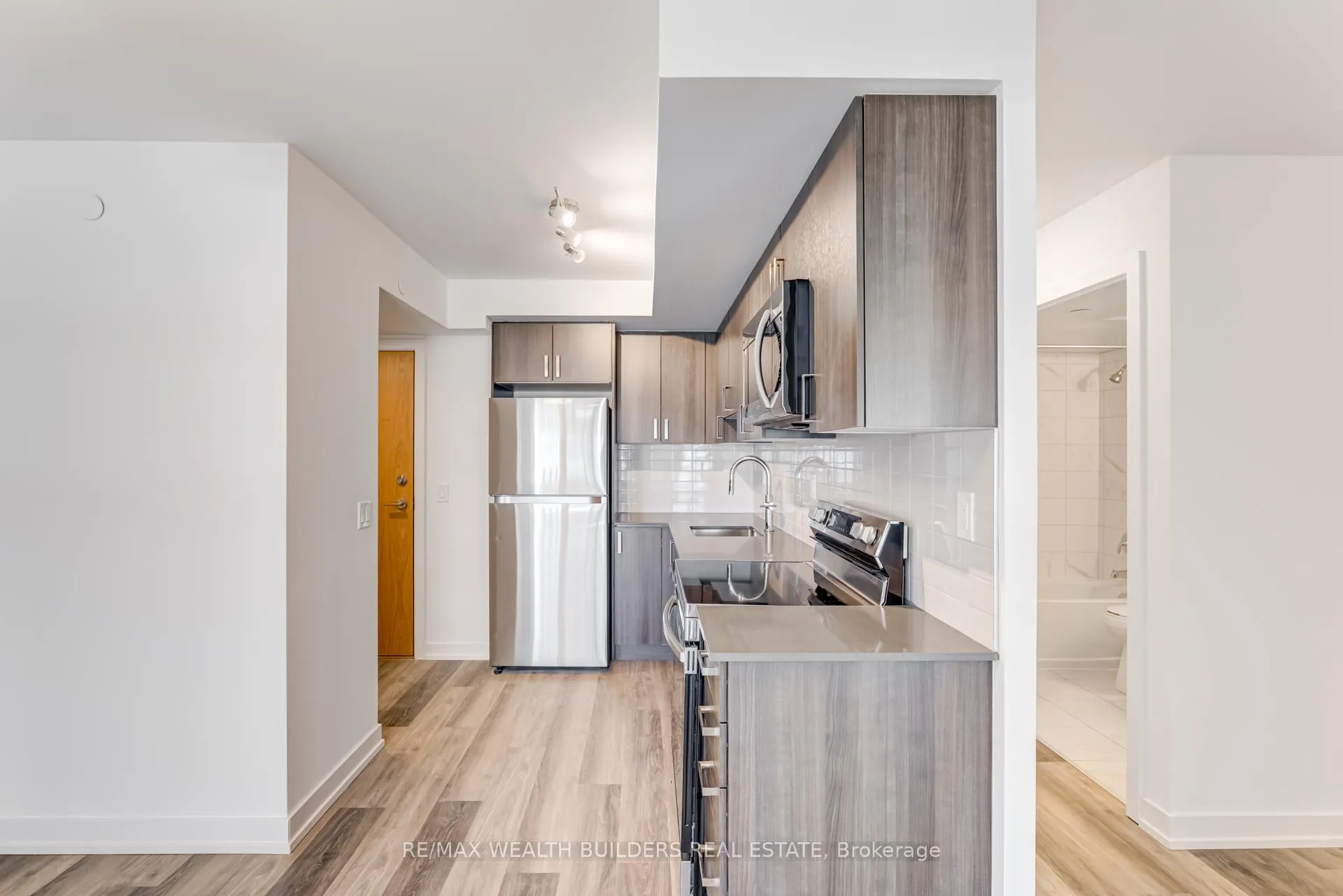 Photo 9 of Unit 805, 1435 Celebration Drive, Pickering, Bay Ridges — HOMEH