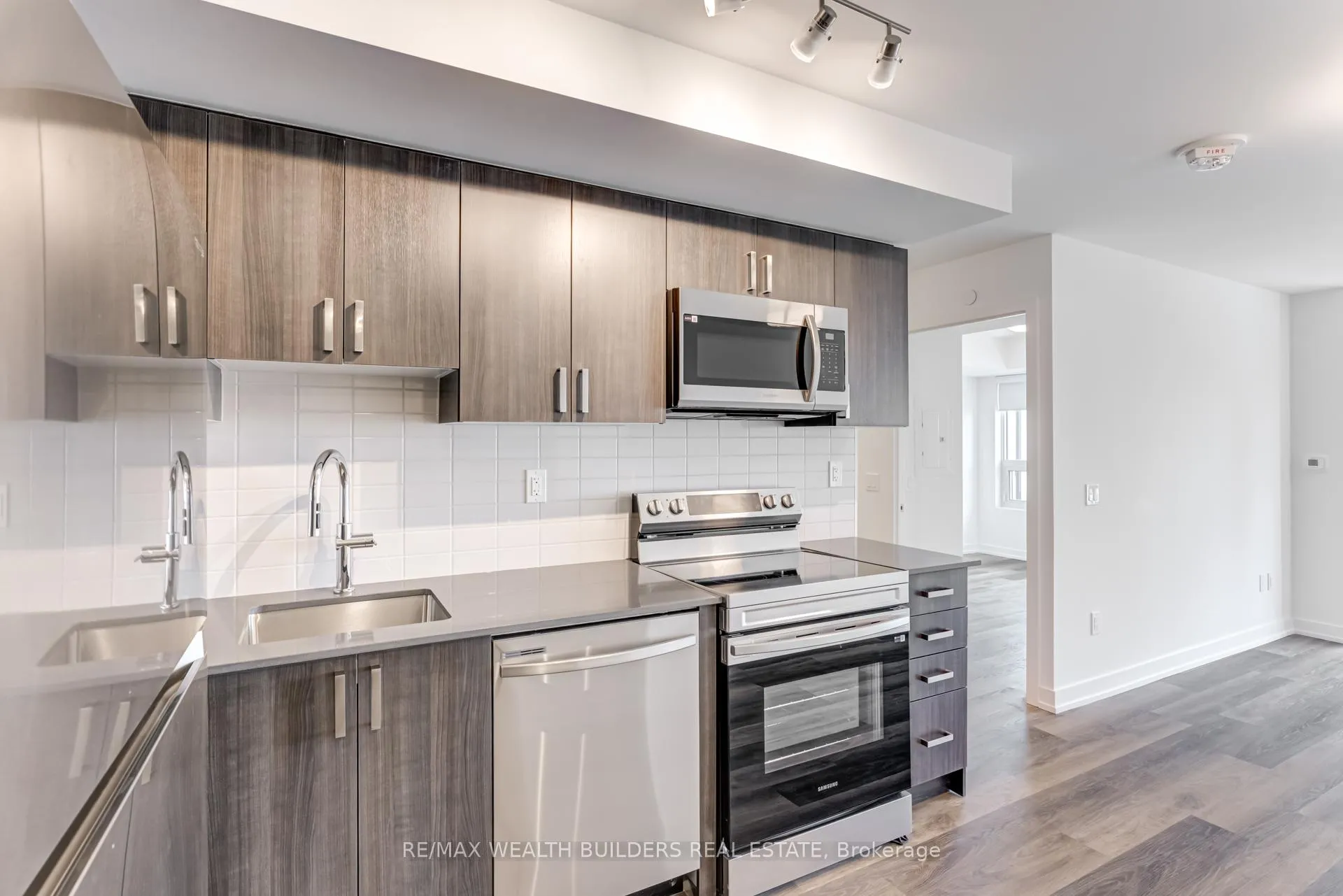 Photo 10 of Unit 805, 1435 Celebration Drive, Pickering, Bay Ridges — HOMEH