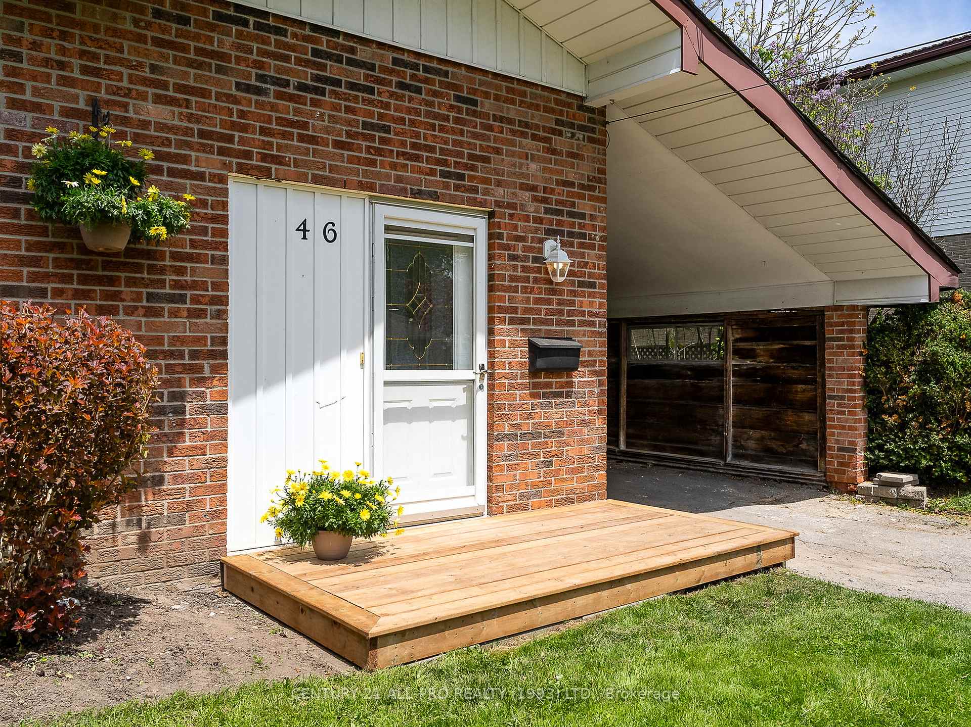 Photo 2 of 46 Meredith Crescent, Cobourg — HOMEH