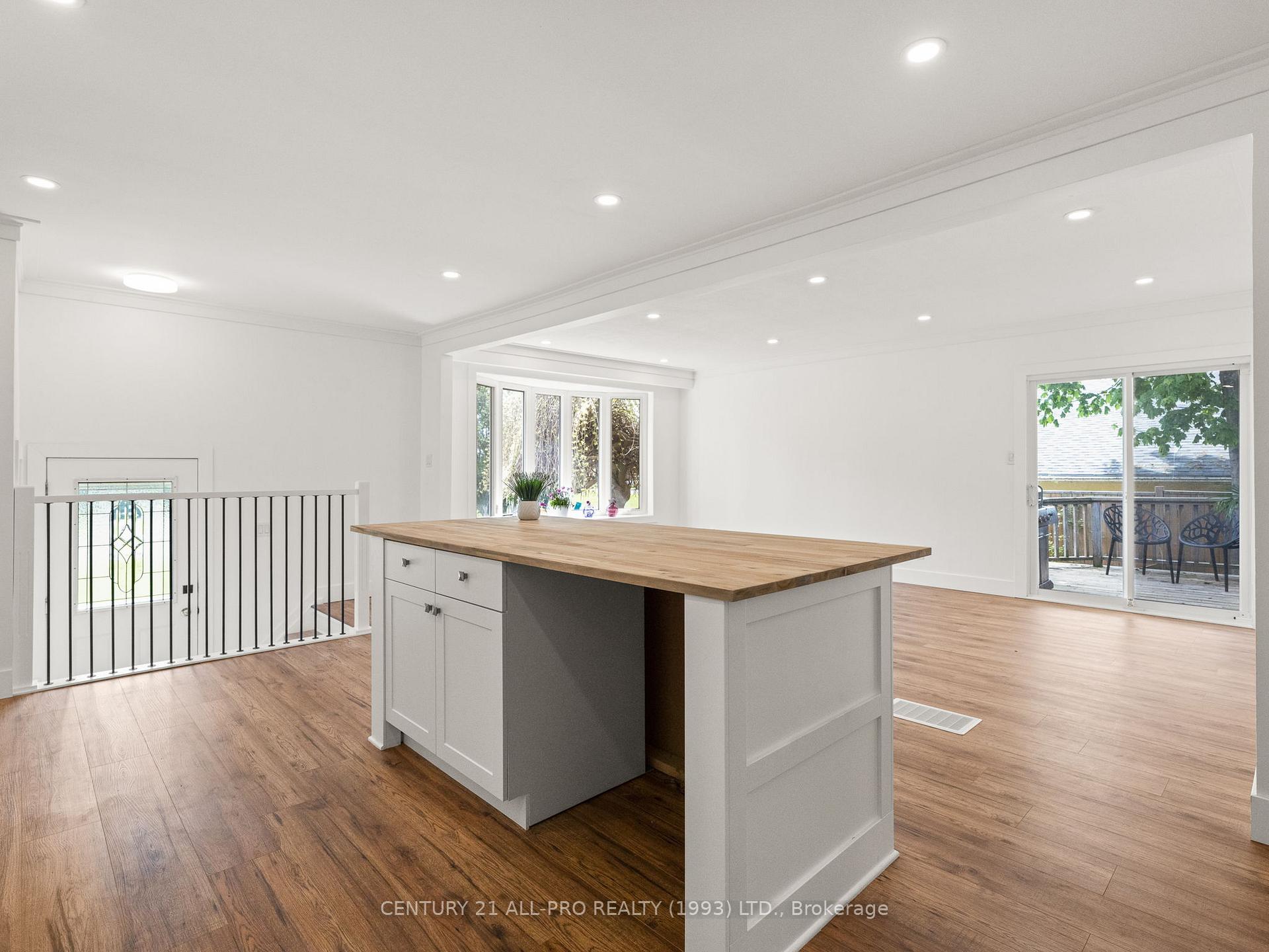 Photo 14 of 46 Meredith Crescent, Cobourg — HOMEH
