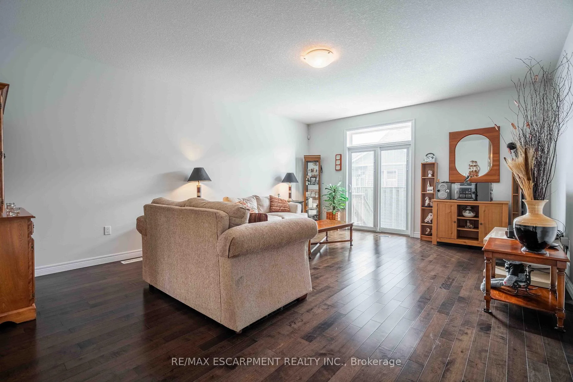 Photo 12 of 8 Hillgartner Lane, Hamilton, Binbrook — HOMEH