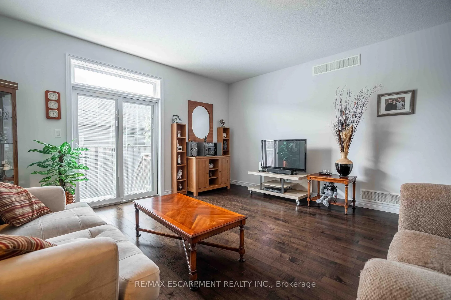 Photo 13 of 8 Hillgartner Lane, Hamilton, Binbrook — HOMEH