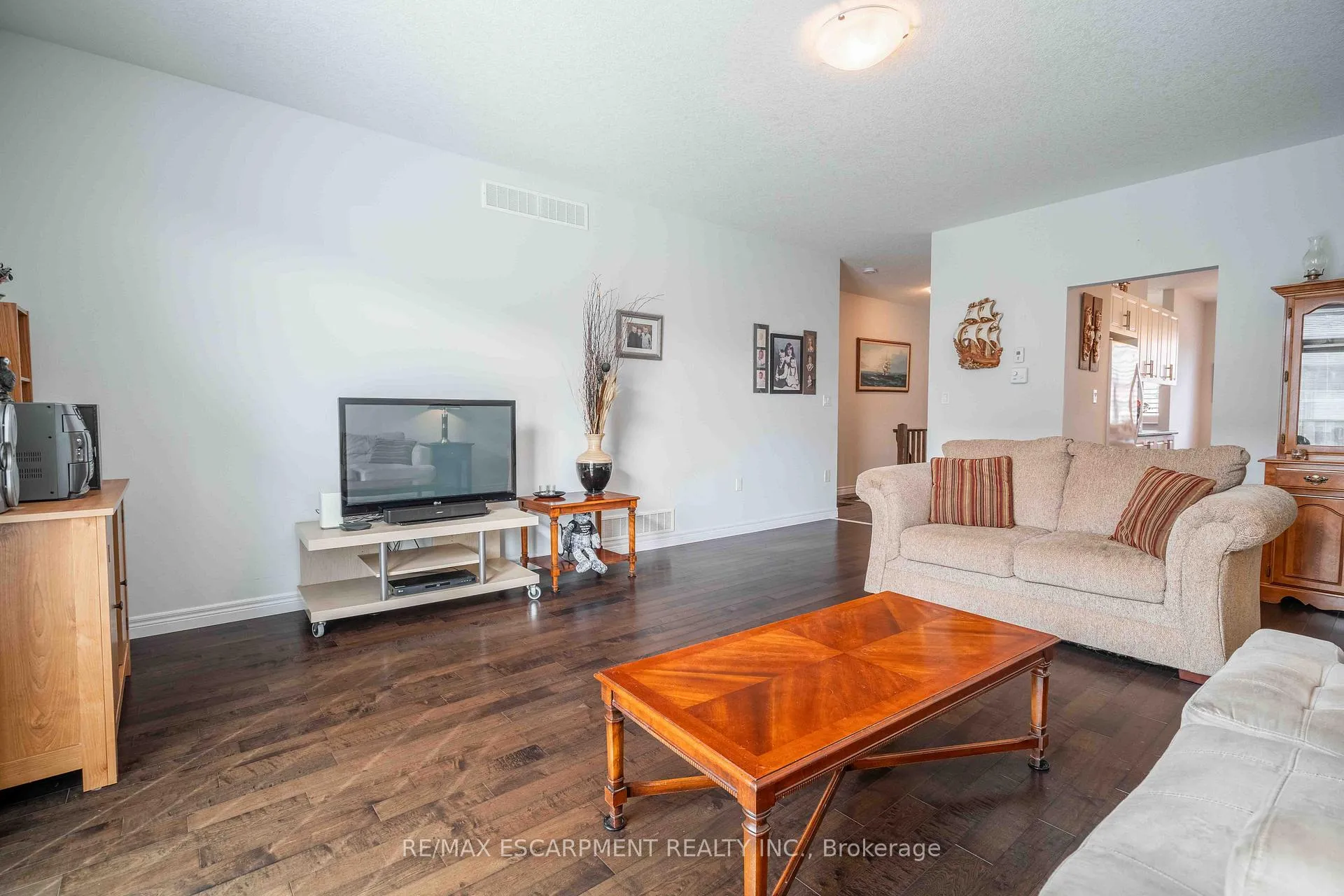 Photo 14 of 8 Hillgartner Lane, Hamilton, Binbrook — HOMEH