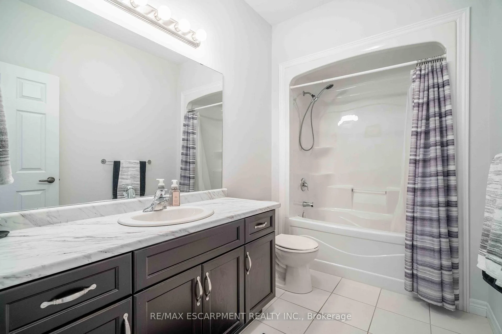 Photo 19 of 8 Hillgartner Lane, Hamilton, Binbrook — HOMEH
