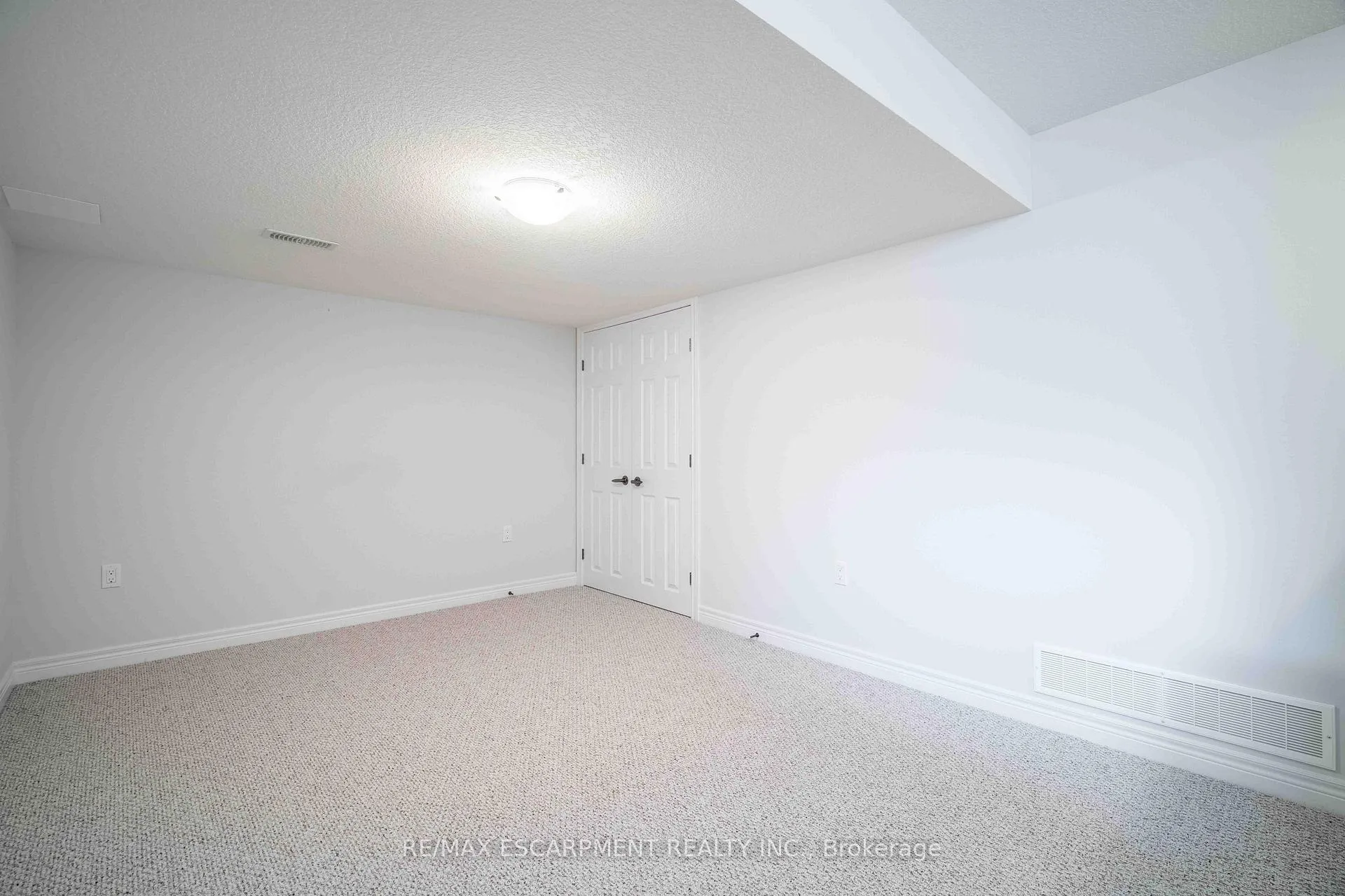 Photo 25 of 8 Hillgartner Lane, Hamilton, Binbrook — HOMEH
