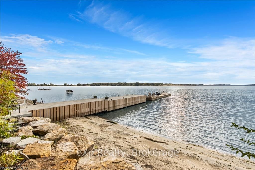 Front of 285 Howe Island Ferry Road