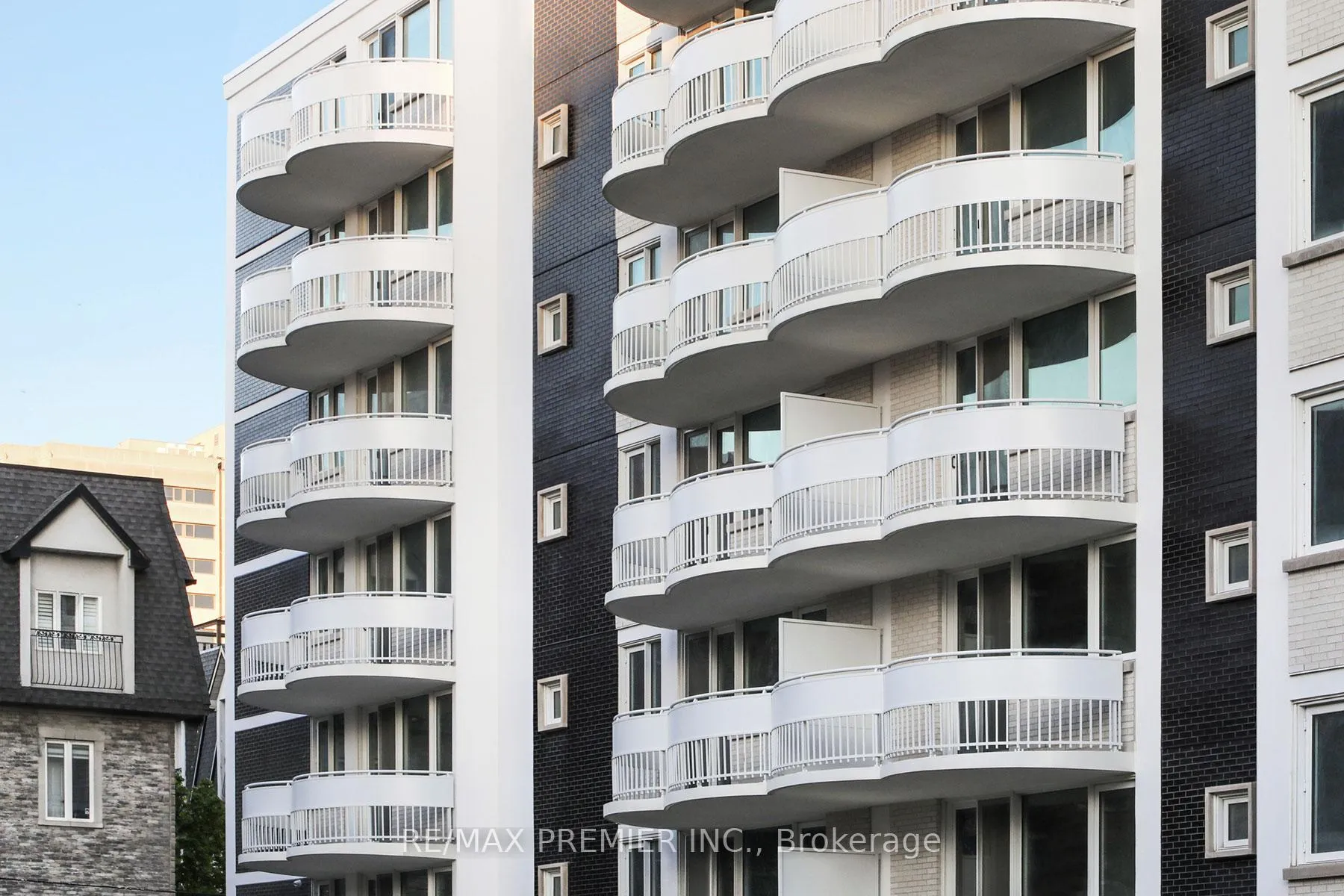 Photo 2 of Unit 408, 11 Walmer Road, Toronto, The Annex — HOMEH