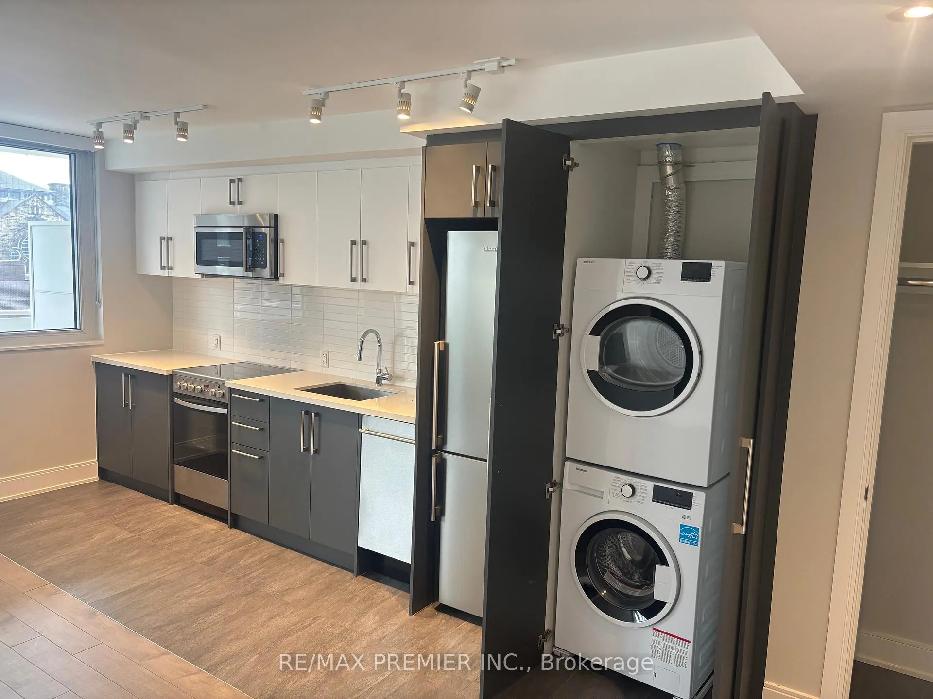 Photo 7 of Unit 408, 11 Walmer Road, Toronto, The Annex — HOMEH