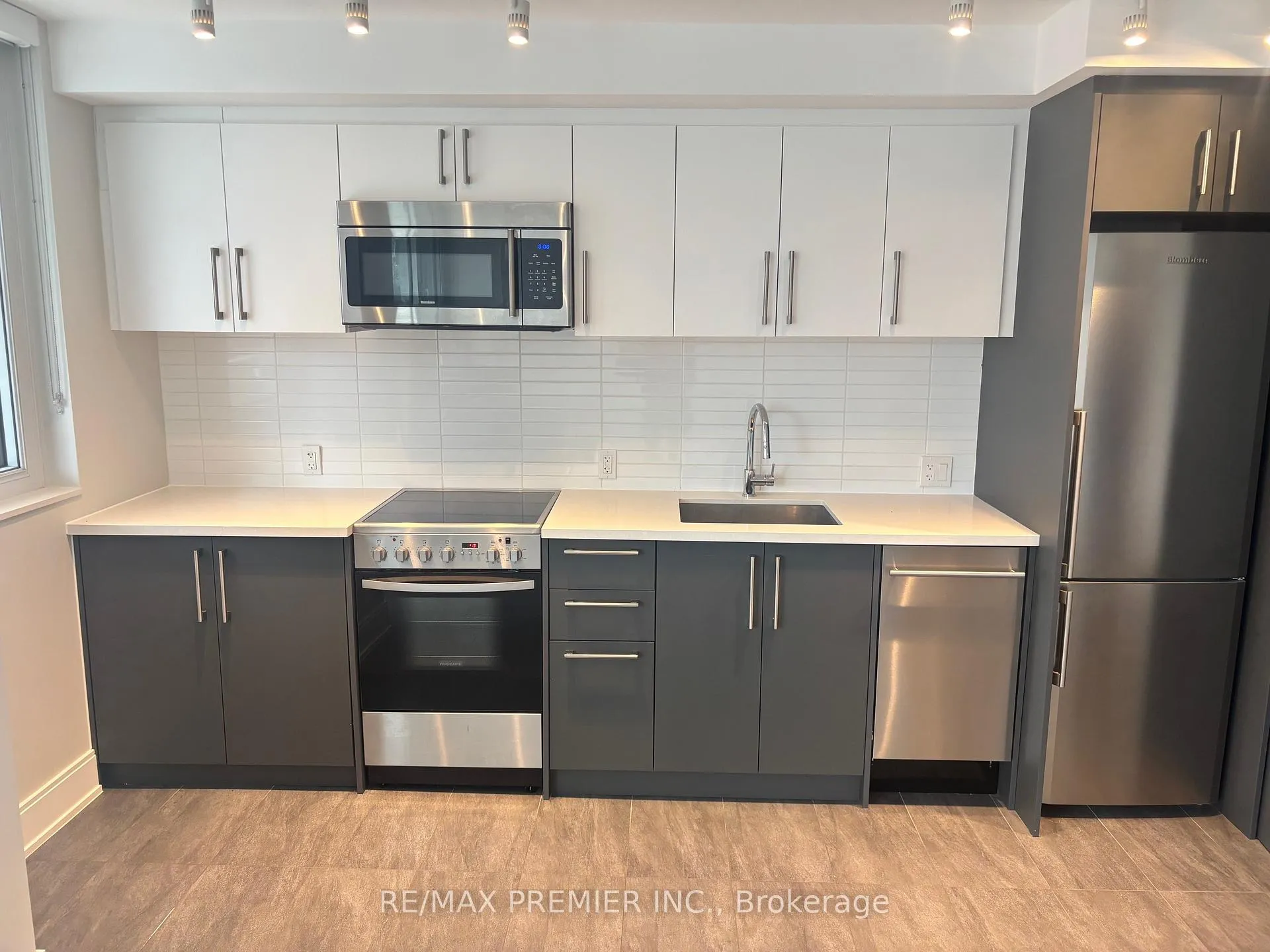 Photo 8 of Unit 408, 11 Walmer Road, Toronto, The Annex — HOMEH