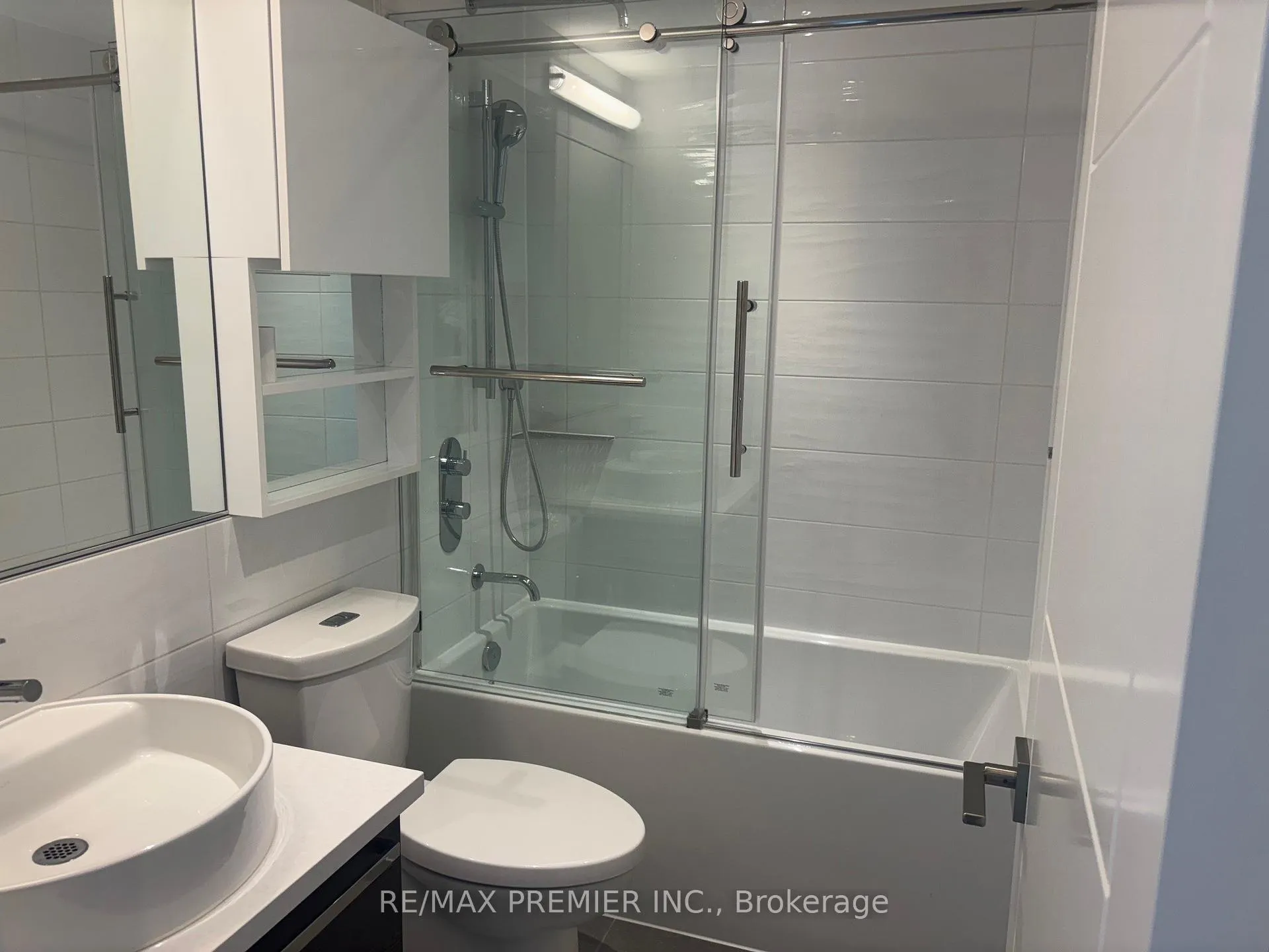Photo 9 of Unit 408, 11 Walmer Road, Toronto, The Annex — HOMEH