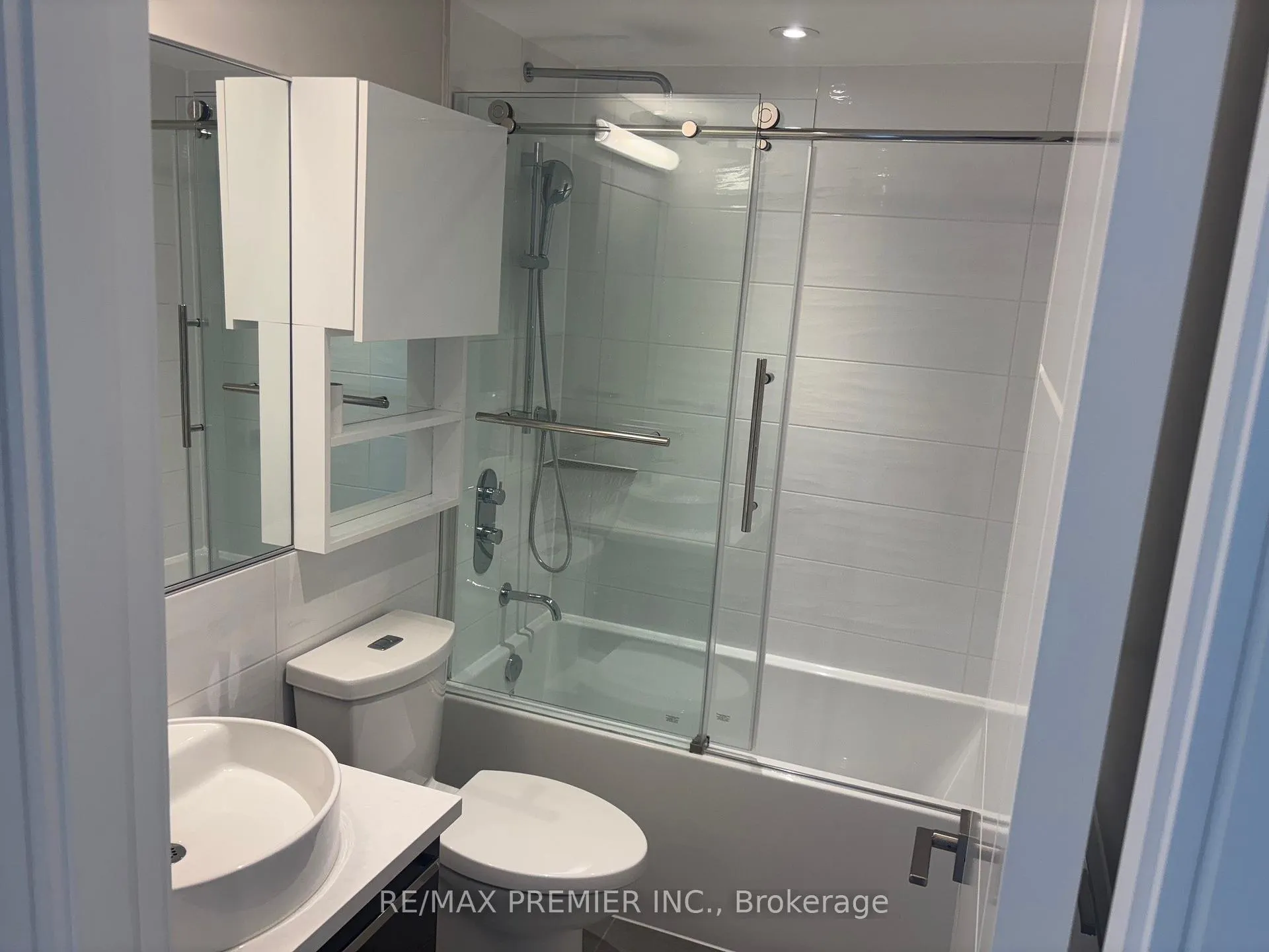 Photo 10 of Unit 408, 11 Walmer Road, Toronto, The Annex — HOMEH